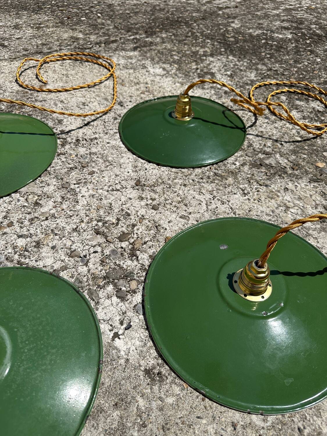 Set of 4 vintage pendant lights with enamelled sheet metal lampshades – Industrial Farmhouse