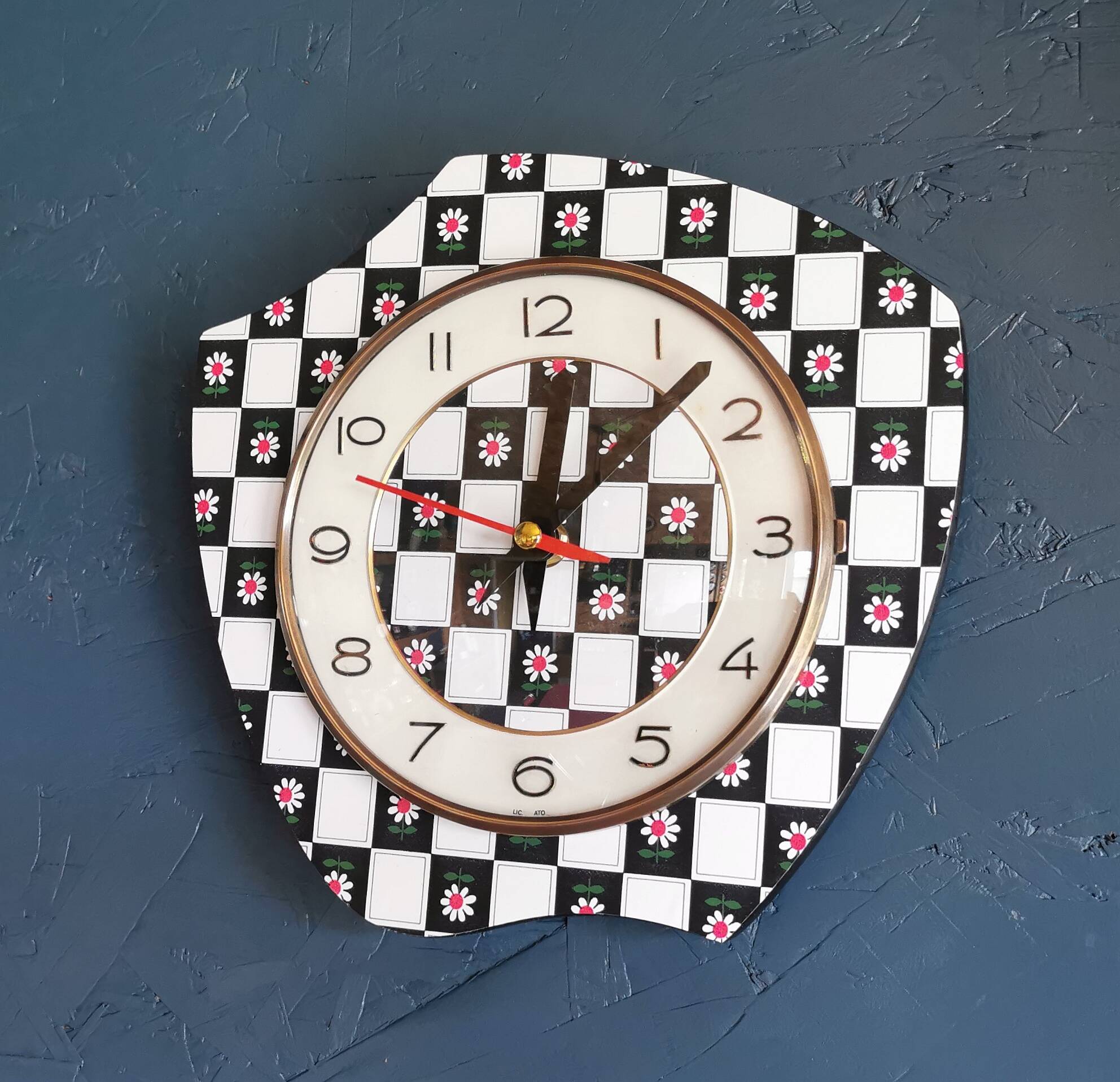 Vintage silent asymmetrical wall pendulum clock "Black and white checkered flowers"