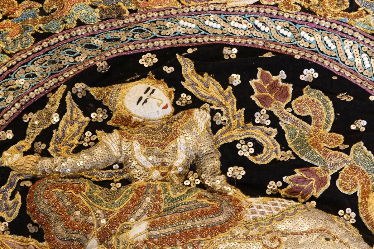 Tapisserie birmane Kalaga, les éléphants, perles et sequins