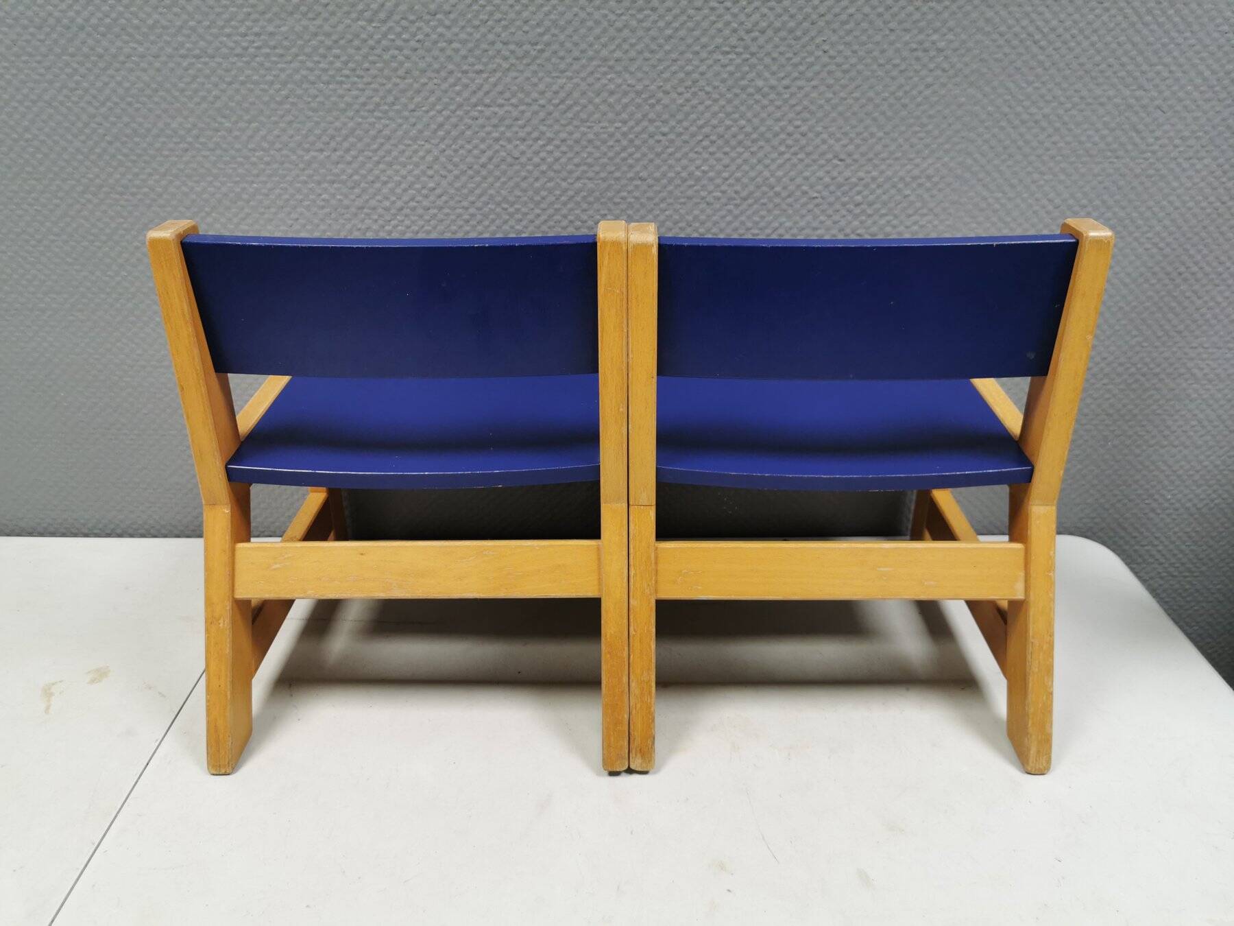 Brio children's chairs in light wood with blue lacquered seat and backrest