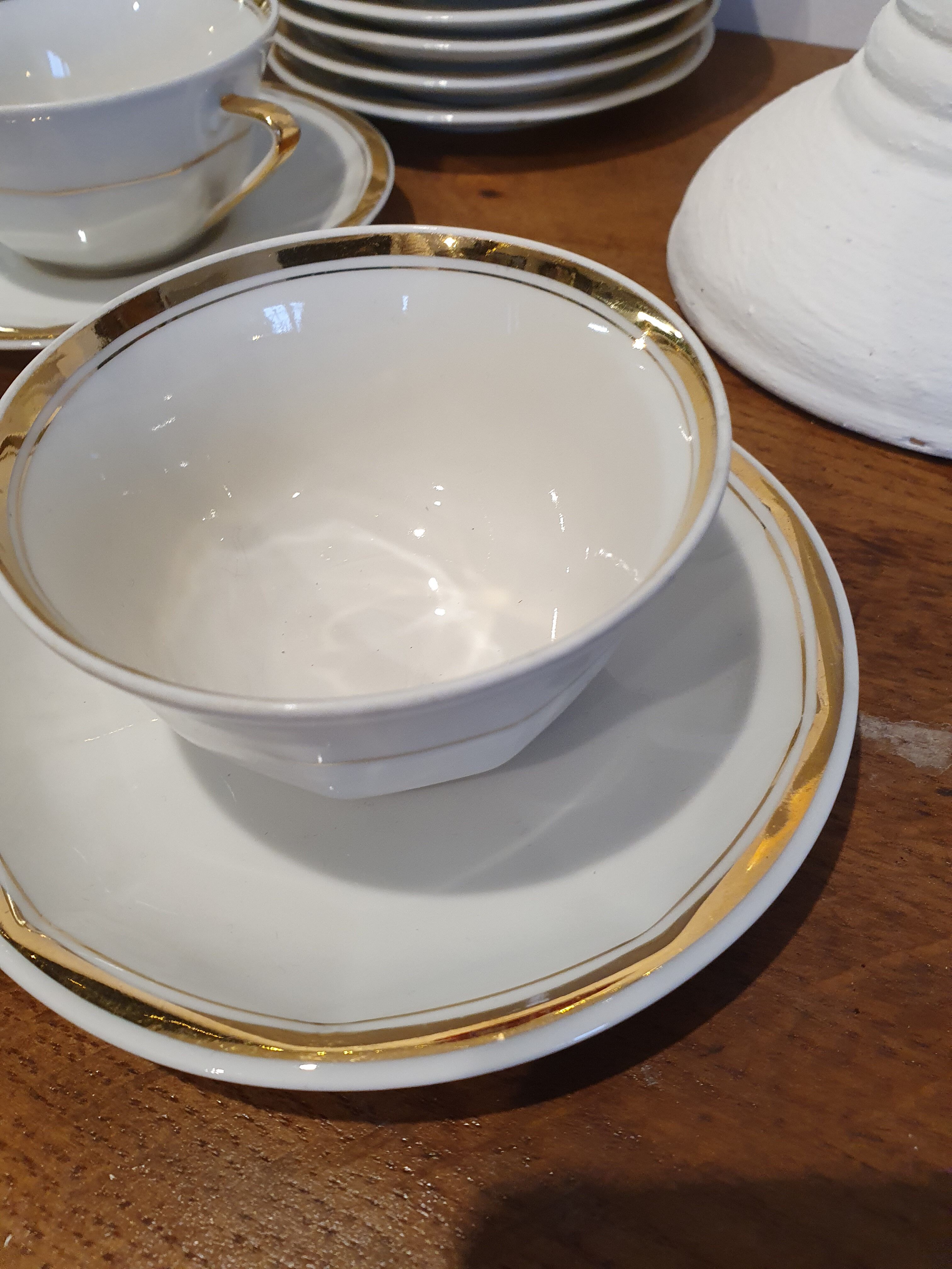 Service of 8 limoges porcelain cups