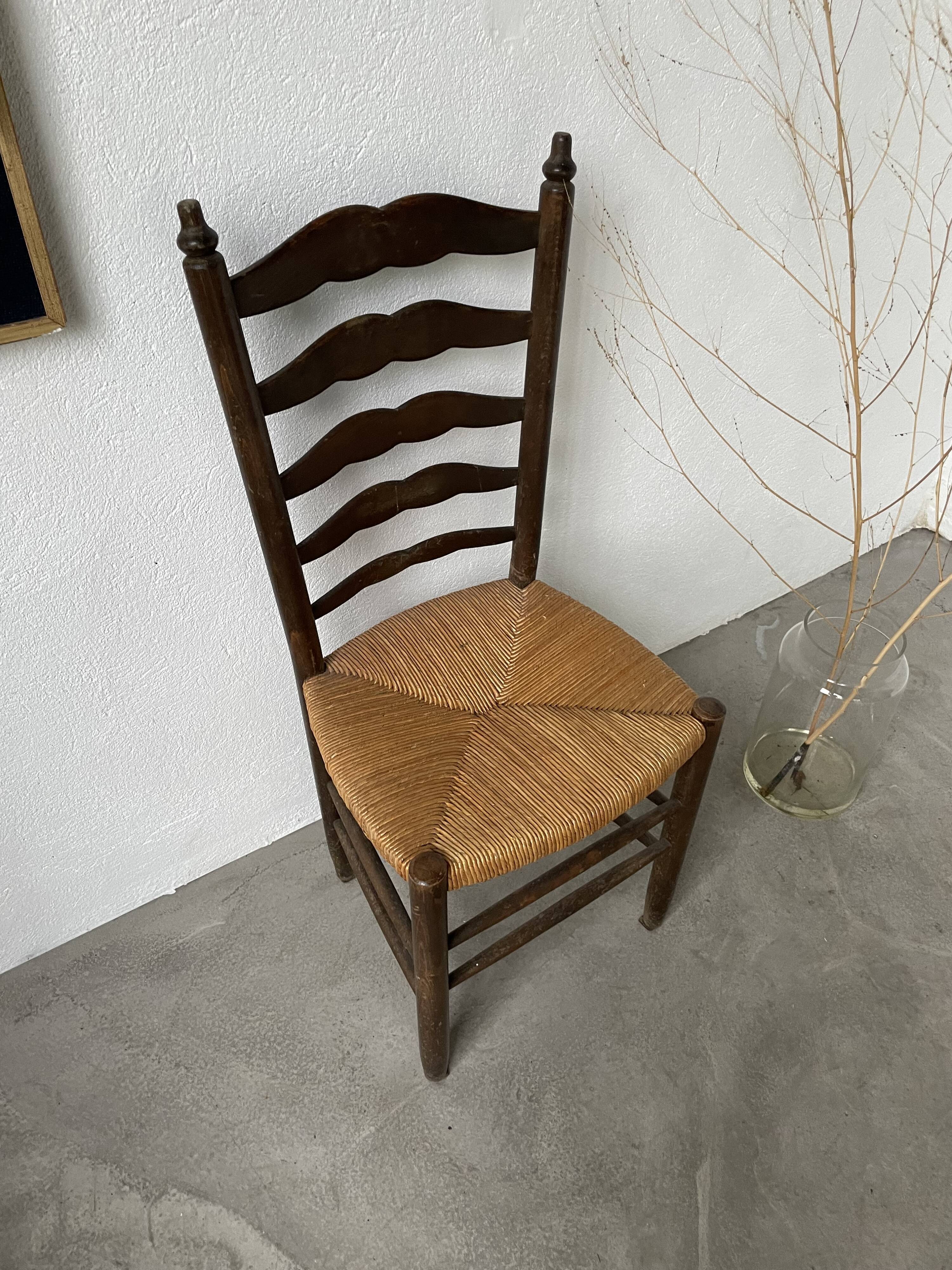 Trio rustic chairs in oak straw