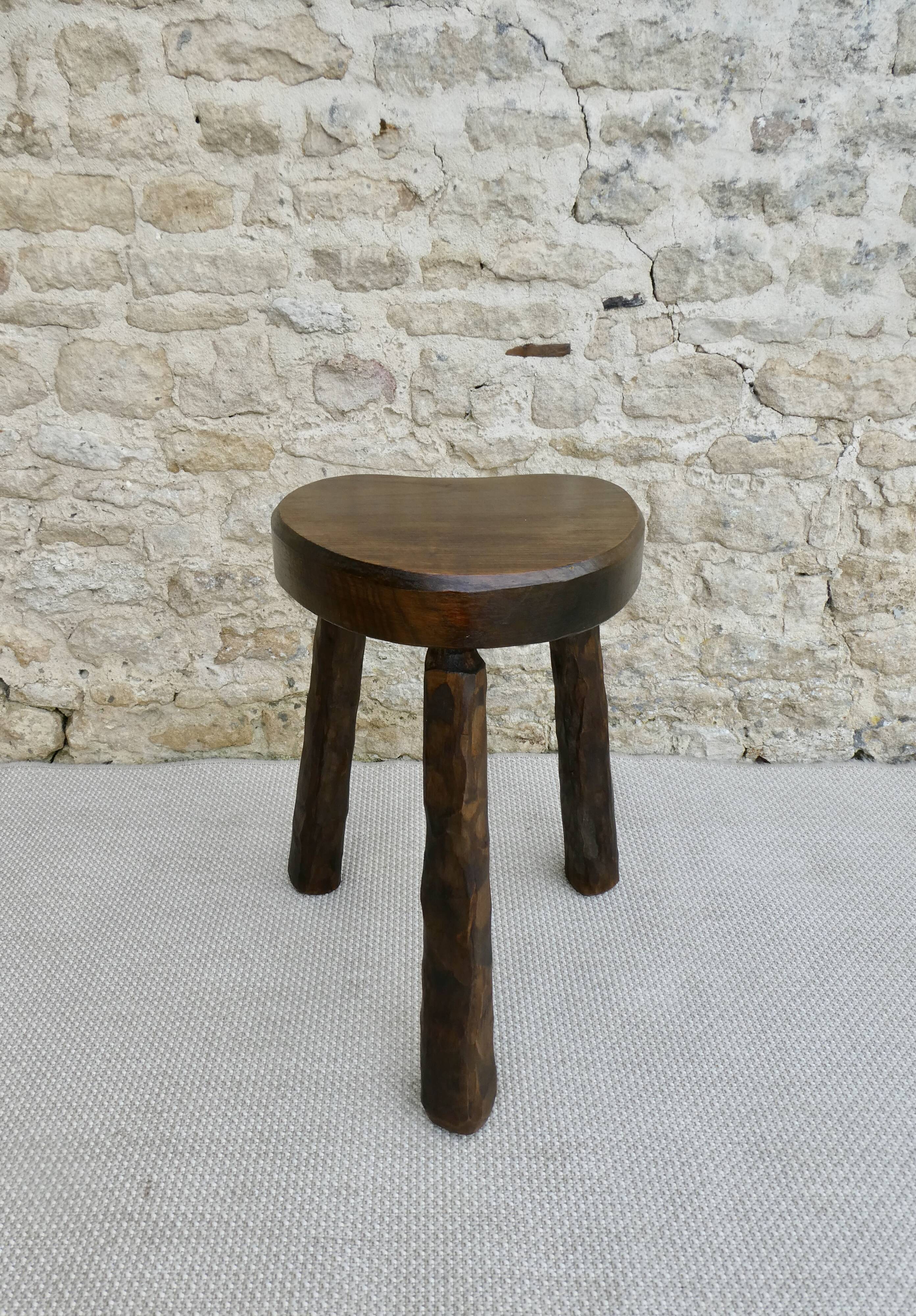 Solid wood tripod stool, heart seat