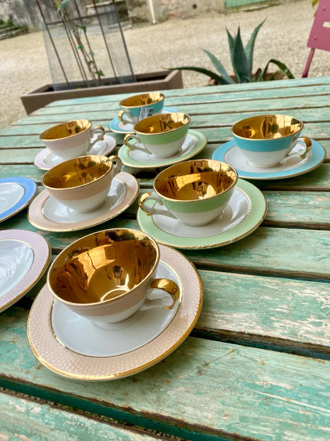 L'Amandinoise colored cup set