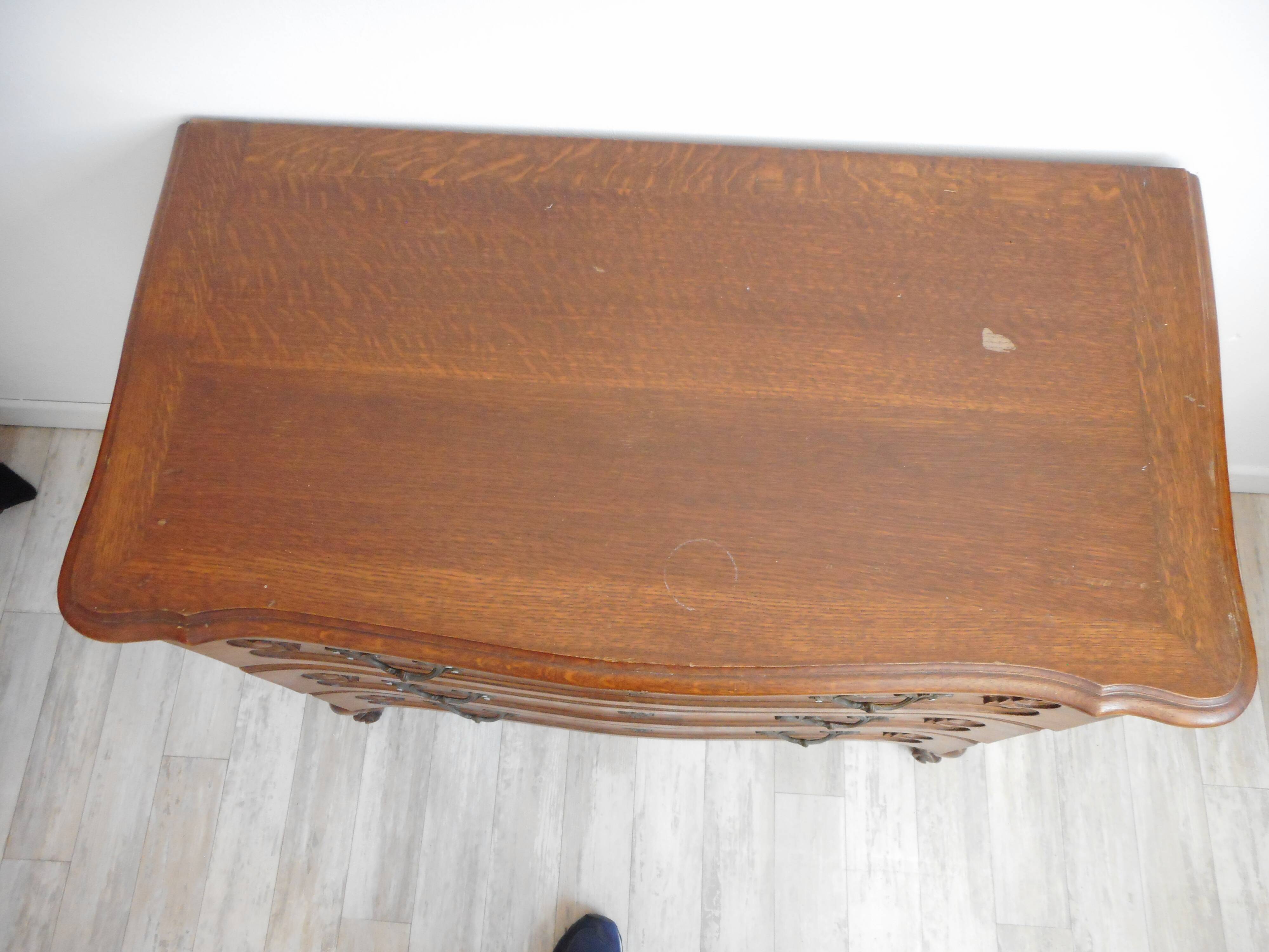 3-drawer wooden chest of drawers