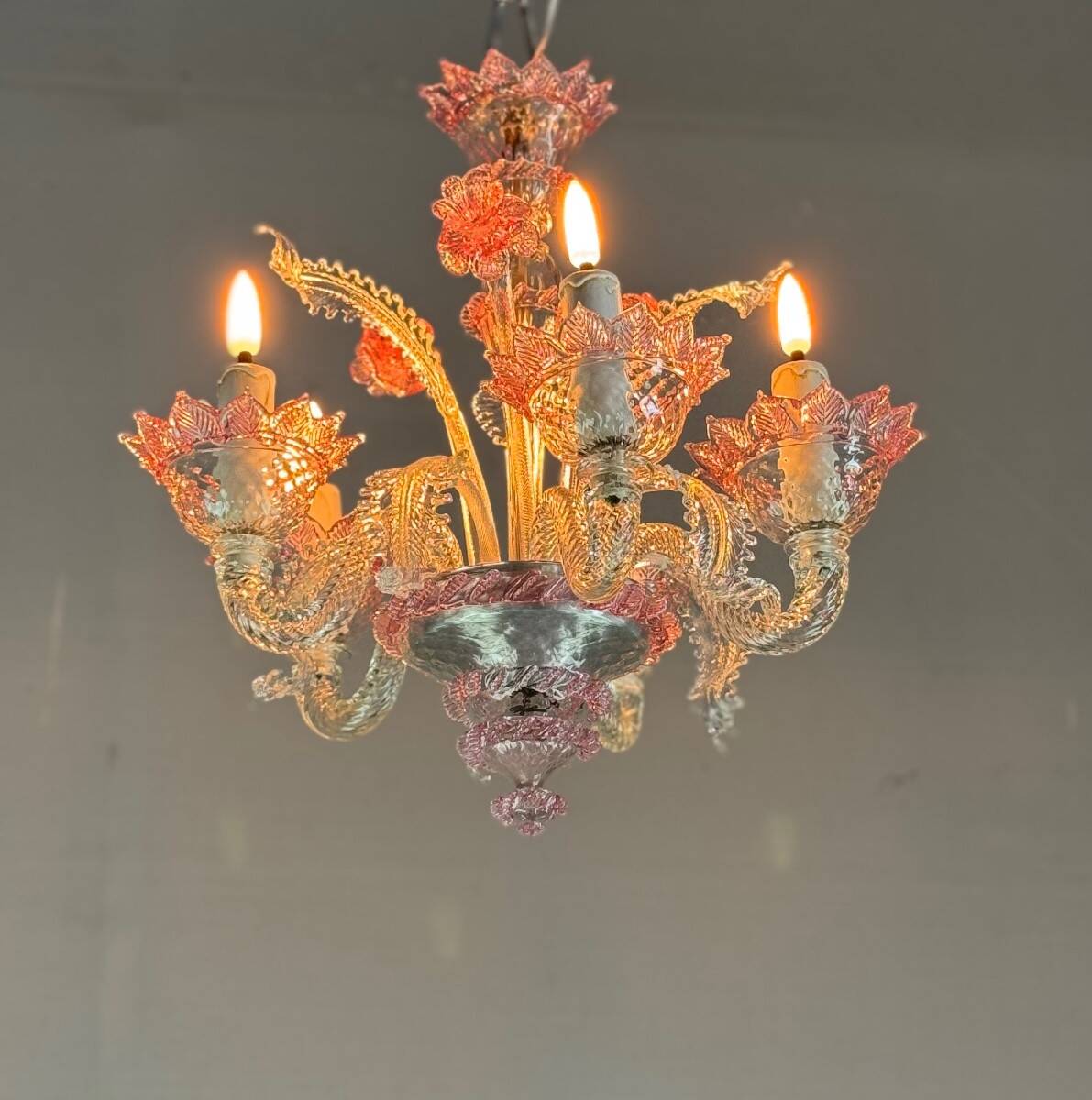 Petit lustre vénitien en verre de Murano incolore et rouge, circa 1950