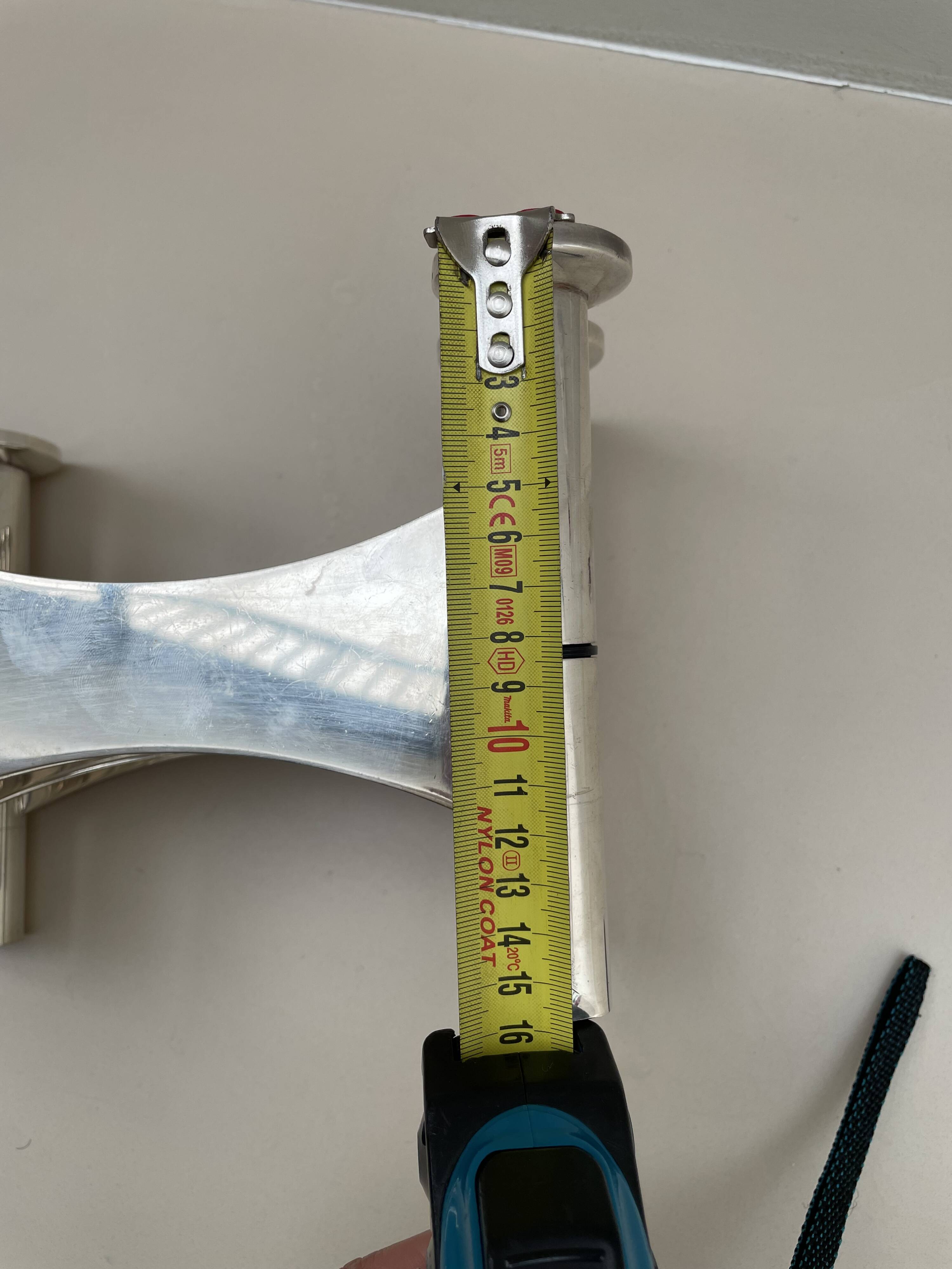 Candle Holder in Silver Metal