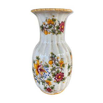 Vase with flowery decorations