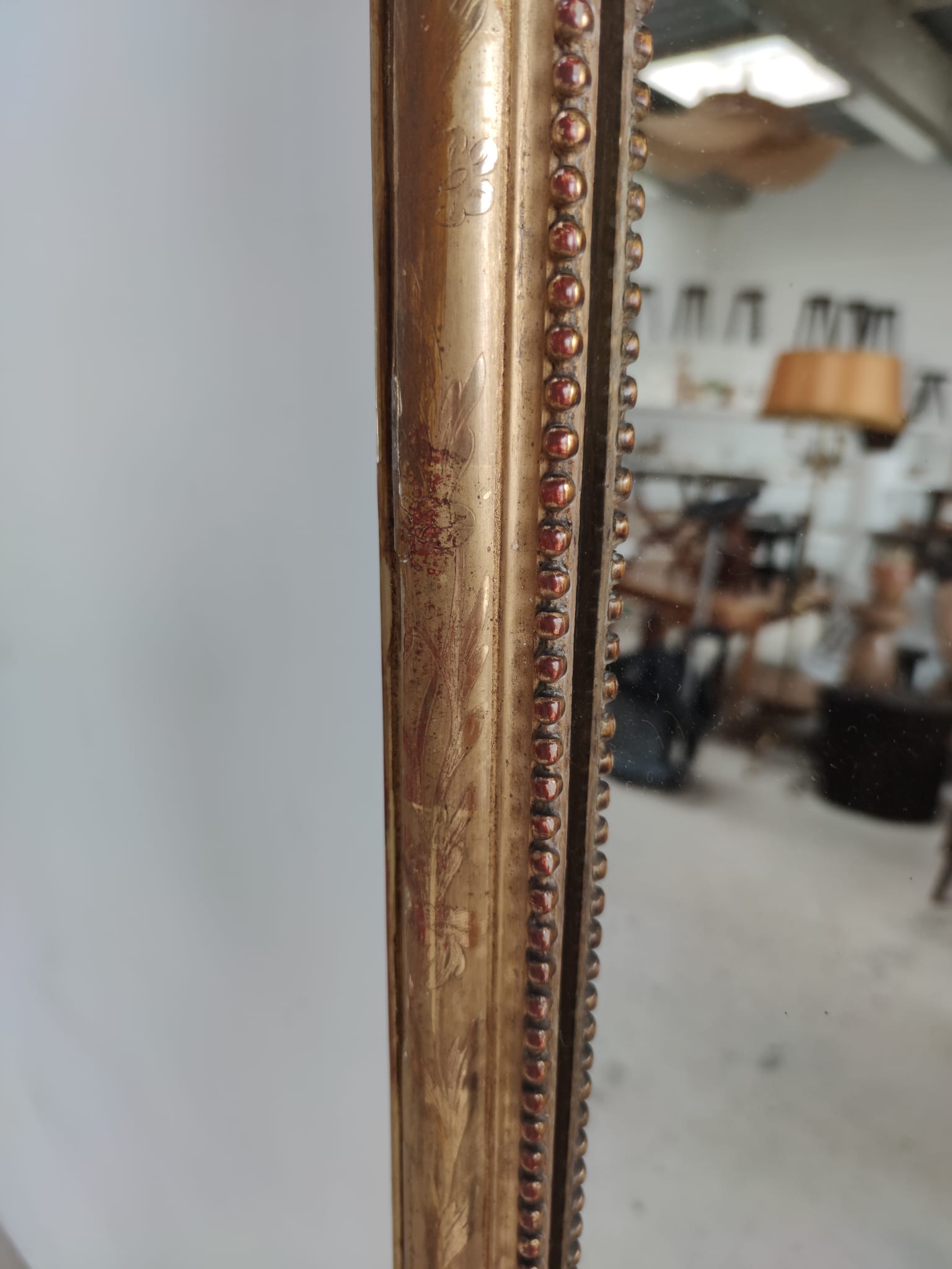 Long wooden mirror and gilded stucco with pearl rays H: 2m45 L: 40cm