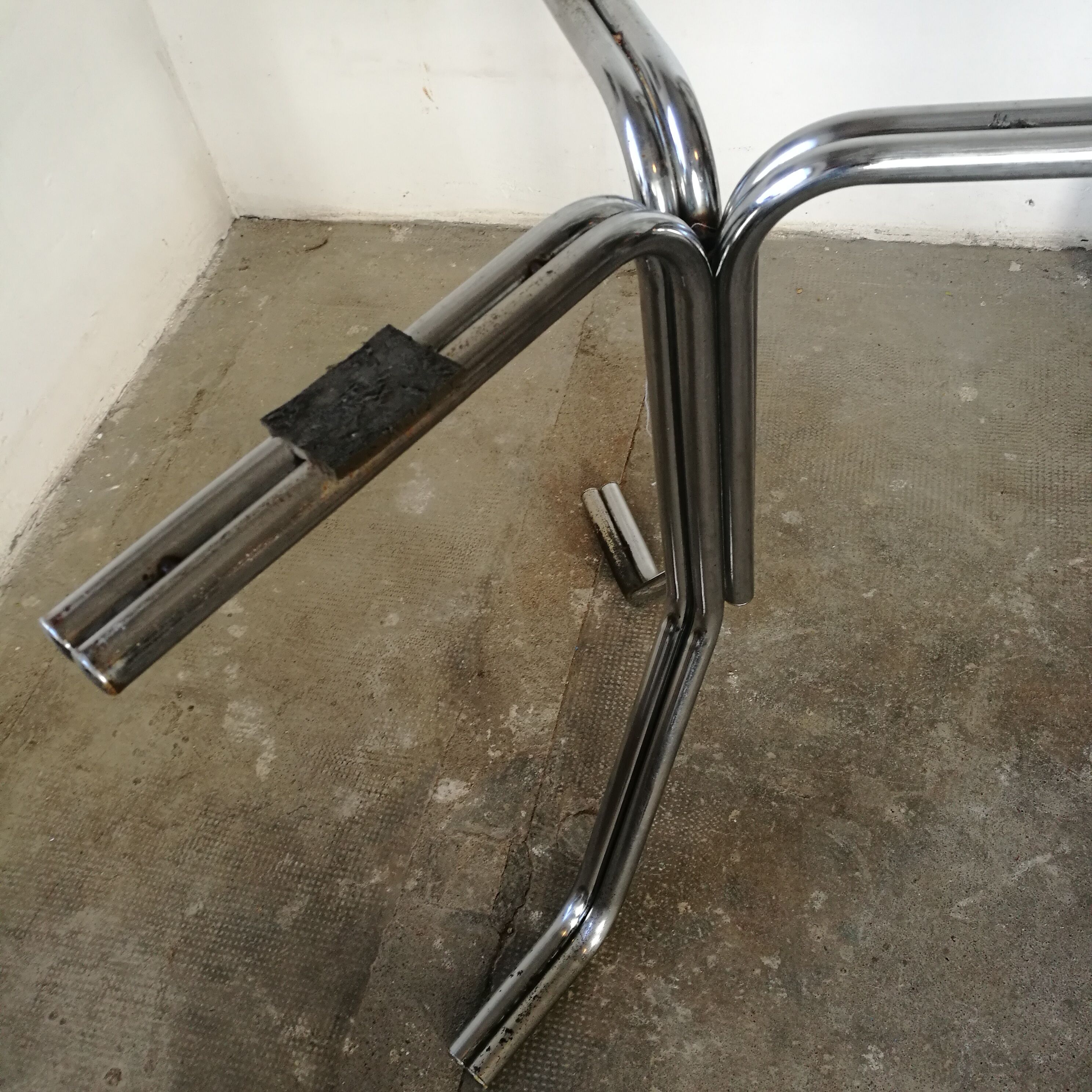 Table, chrome foot, red marble