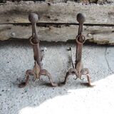2 chenets anciens en fonte fleur de lys