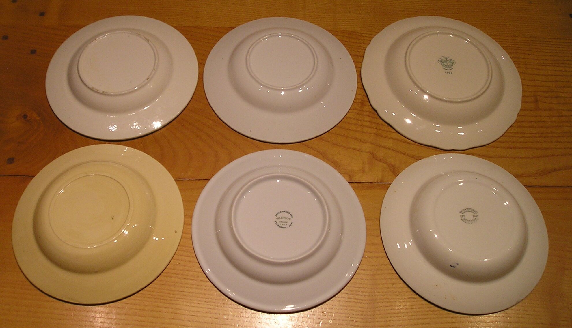 Set of 6 different hollow plates