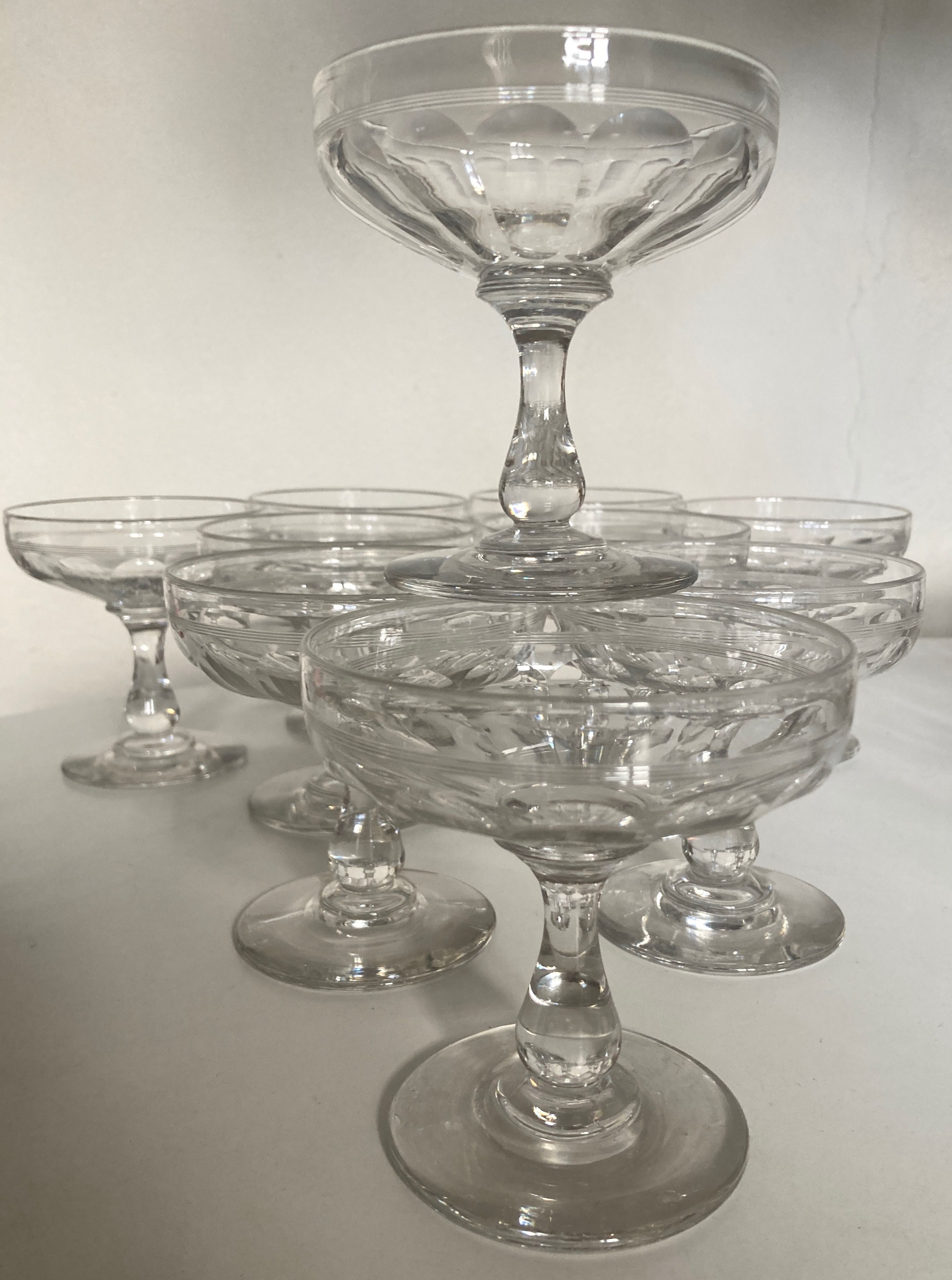 Set of 10 glasses of champagne 1870 in crystal ringing with flat ribs