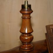 High Victorian leather tête-à-tête canapé with a walnut burr chessboard.