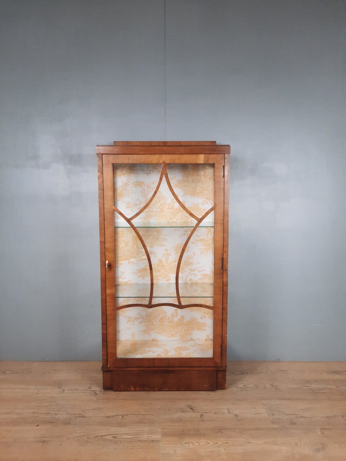 English art deco style showcase