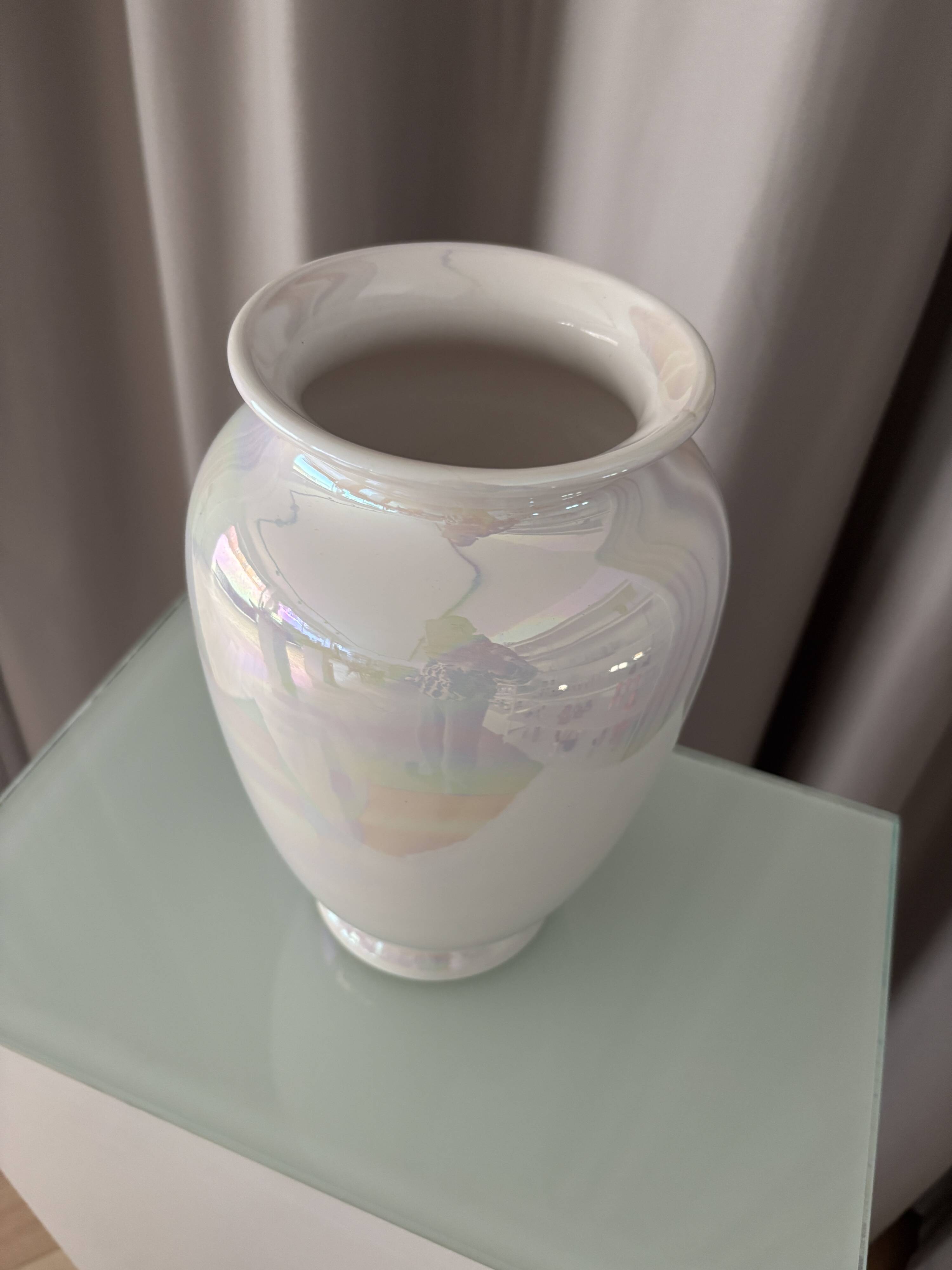 Vintage Iridescent White Vase – 1980s/1990s Pearl Lustre Glaze
