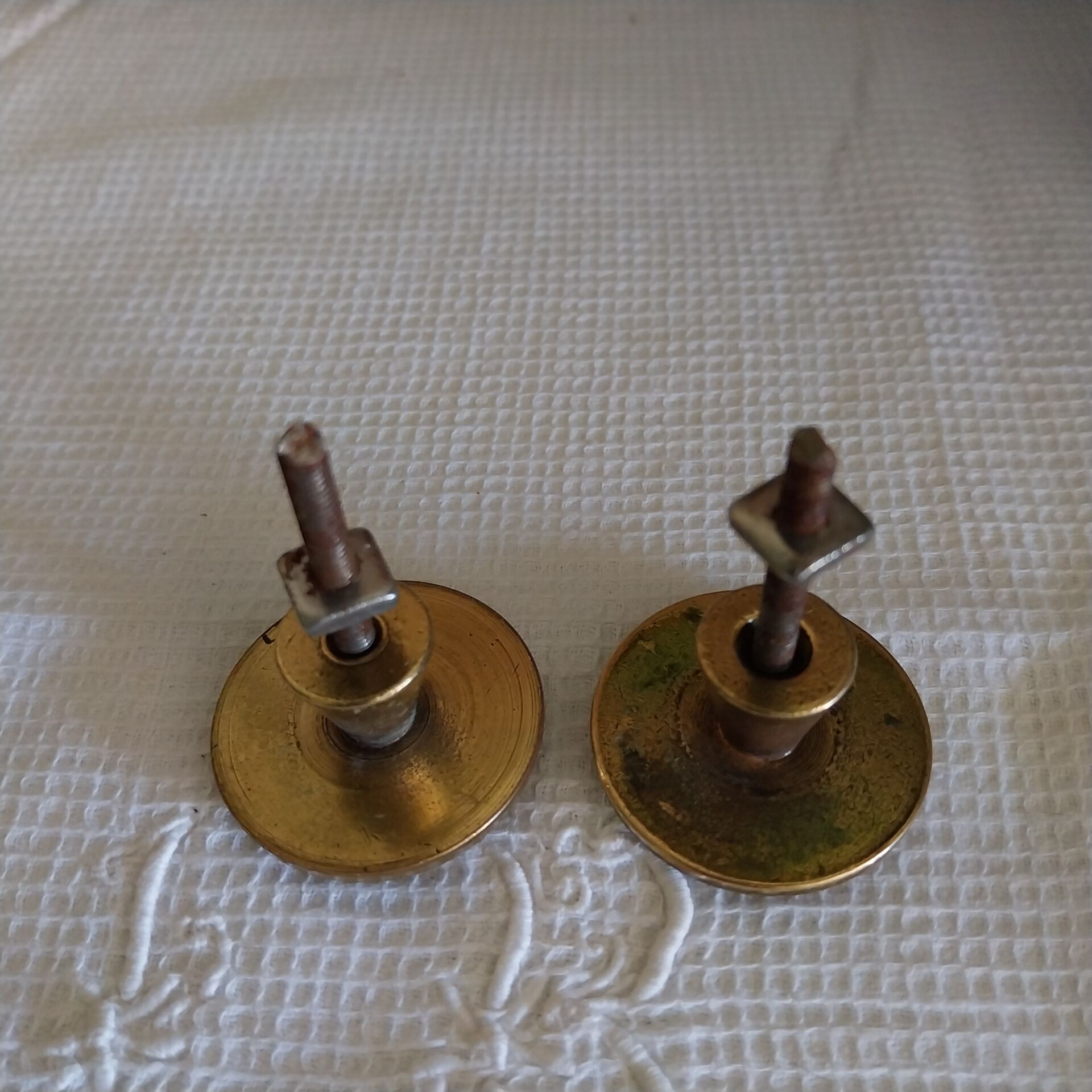 bouton de poignées de meuble ancien en bronze