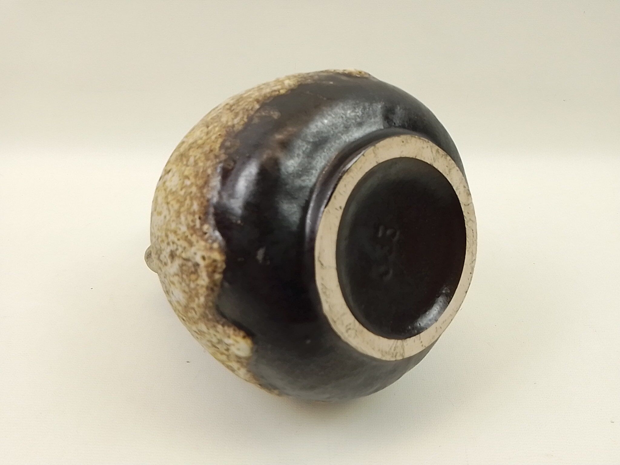 1-handle shaded brown ceramic vase