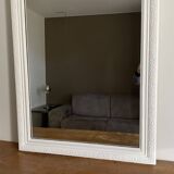 Late 19th-century mirror with a decorated pediment. 144x92.