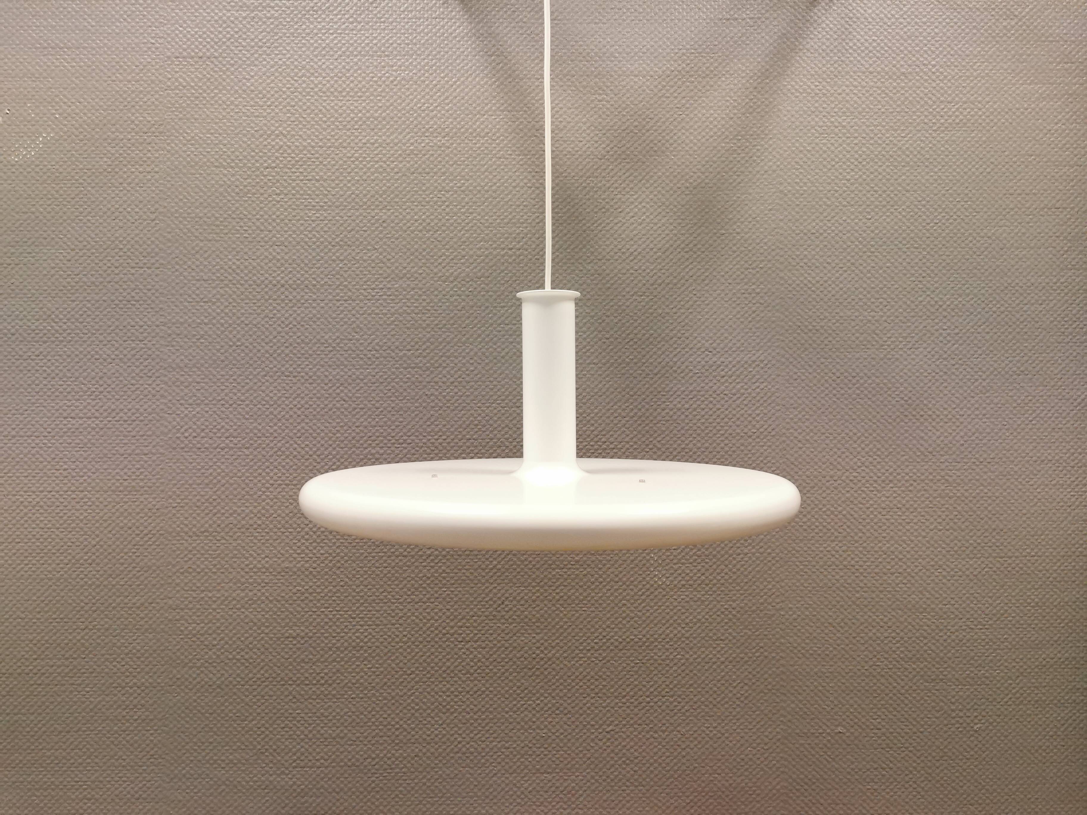 Suspension de style OVNI appelée Optima 6, conçue par l’architecte danois Hans Due en 1975