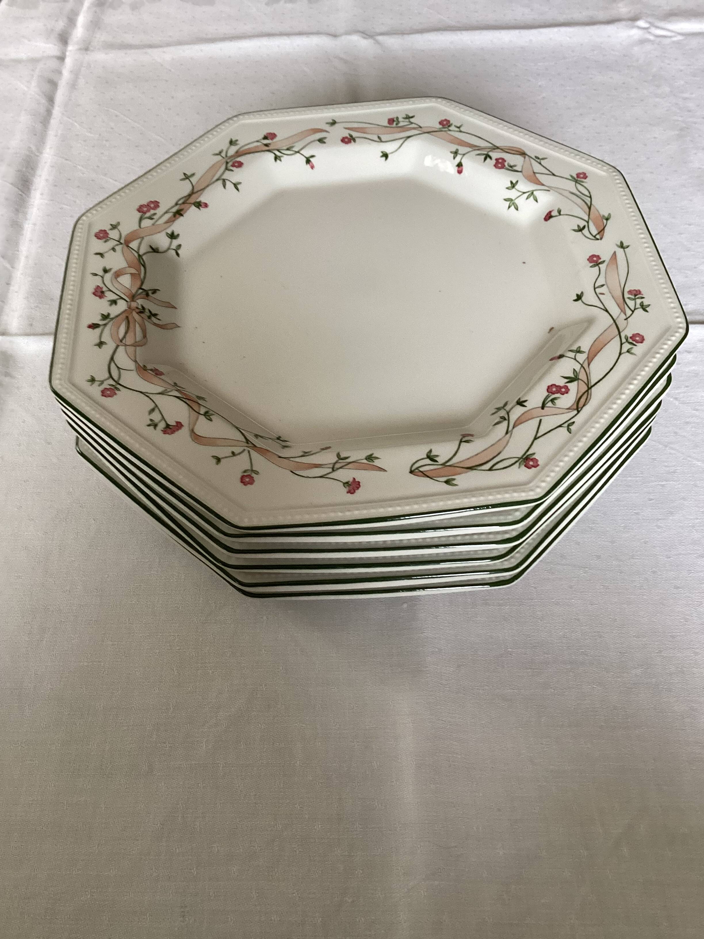 6 Johnson Brothers plates