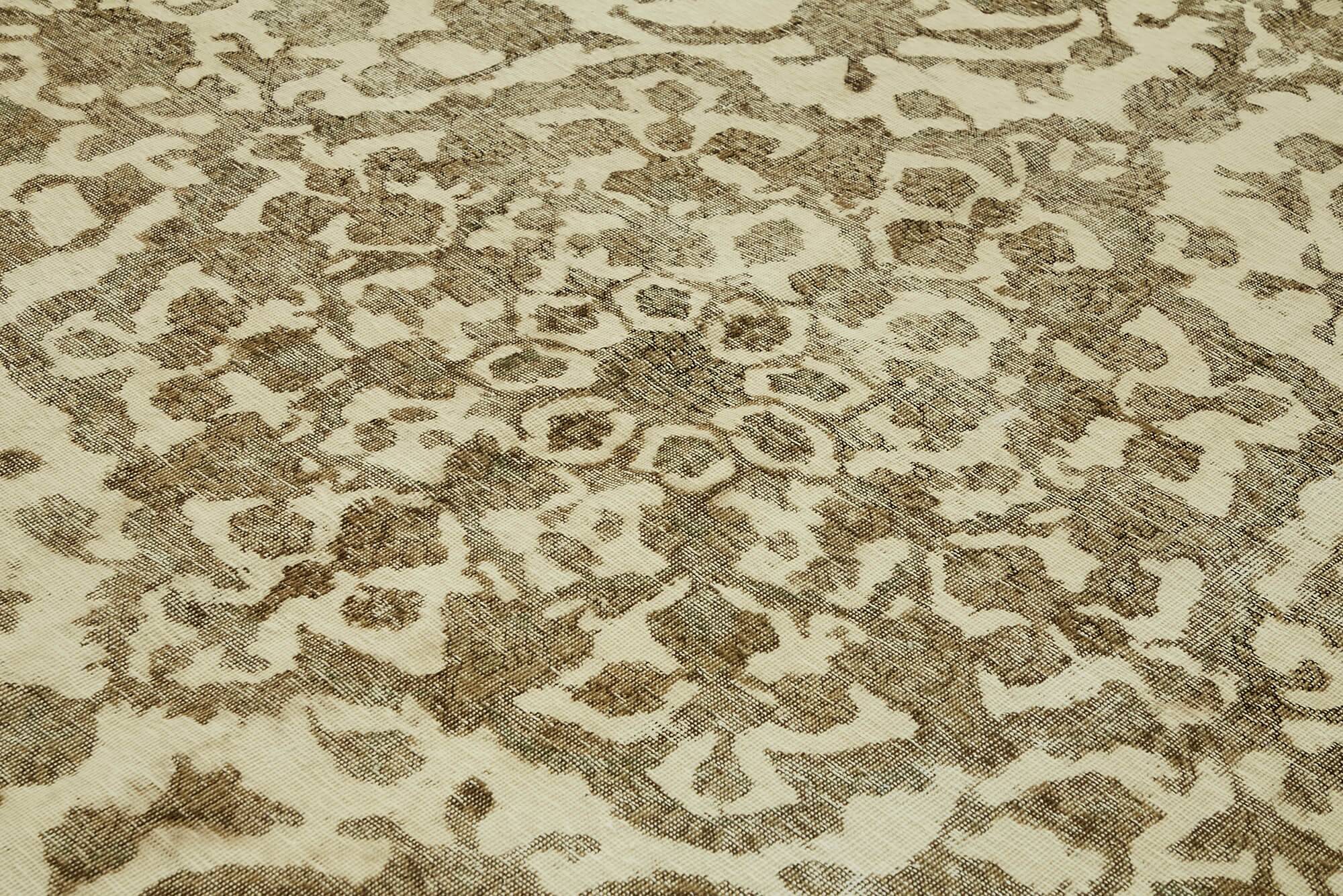Hand-Knotted Persian Vintage 1970s 298 cm x 340 cm Beige Wool Carpet