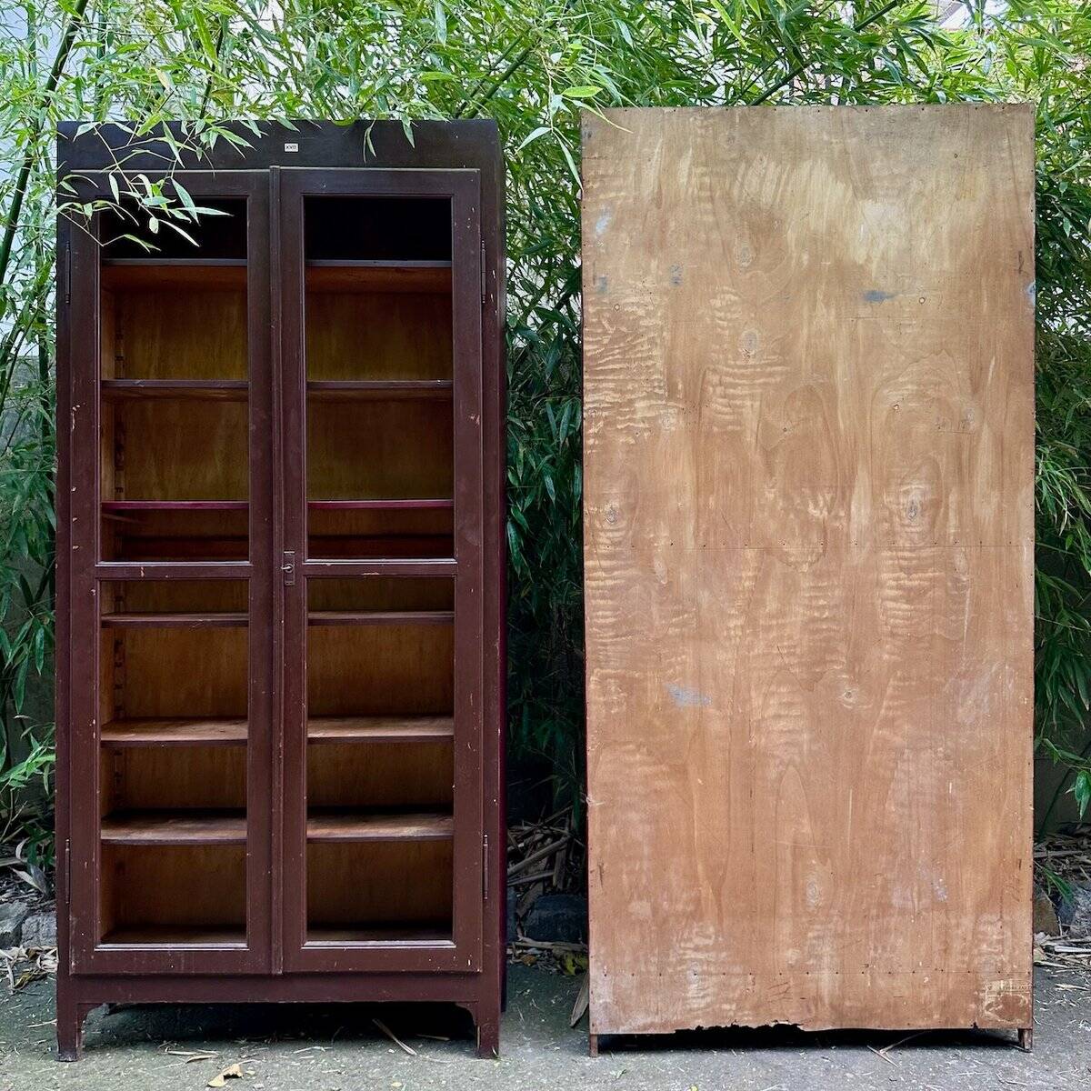 Italian Brown and Burgundy Lacquered Display Cabinets, 1890s, Set of 2