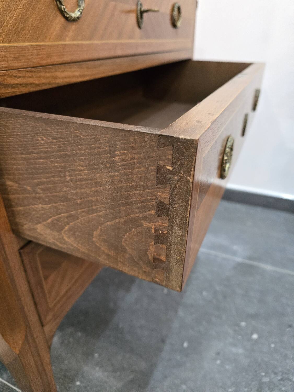 Commode style transitoire en marqueterie