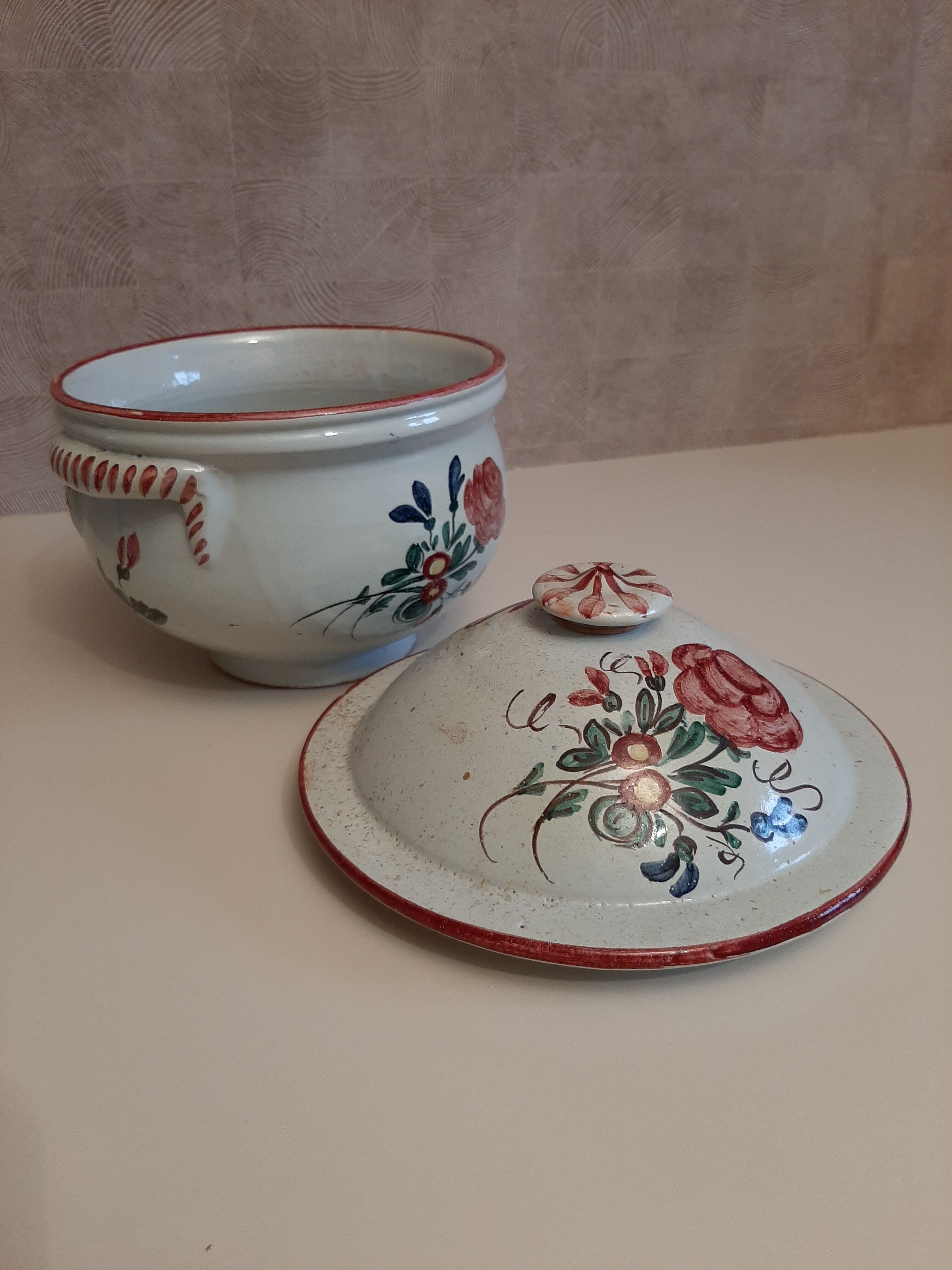 Antique soup tureen from the late 19th century with floral decoration