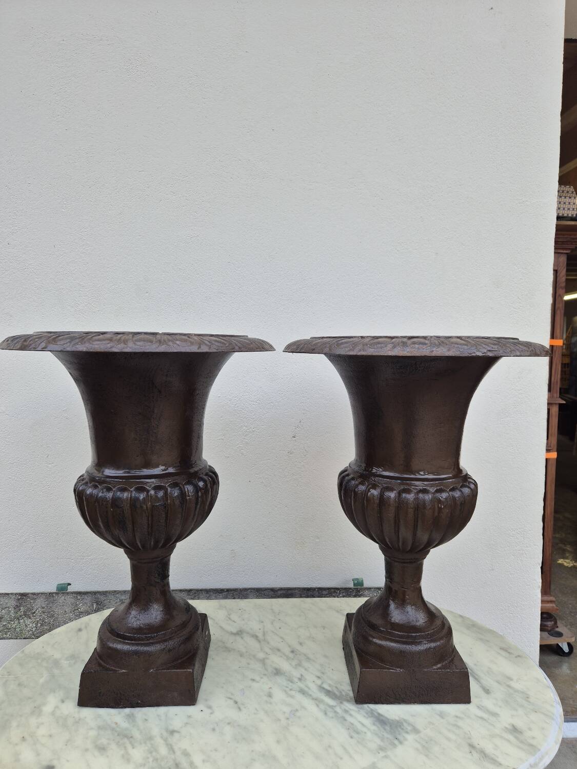 Pair of Medici cast iron vases from a bourgeois house - H73cm