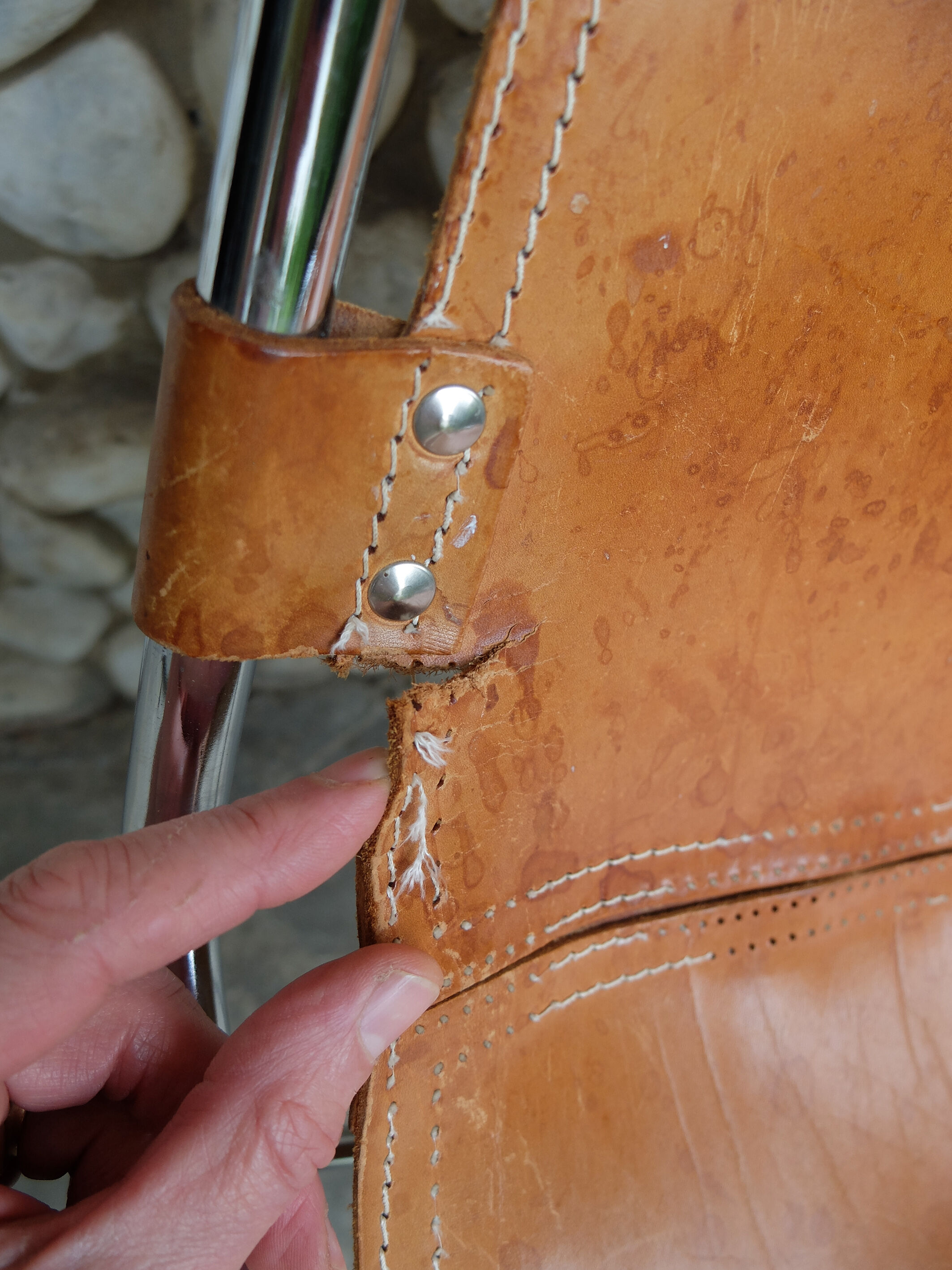 Chaise vintage Les Arcs en cuir, éditée par Dal Vera