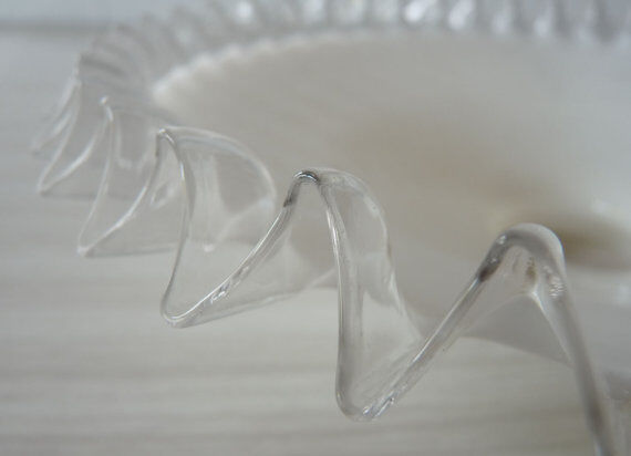 Lampshade, pendant light in scalloped opaline glass, 1940s/50s