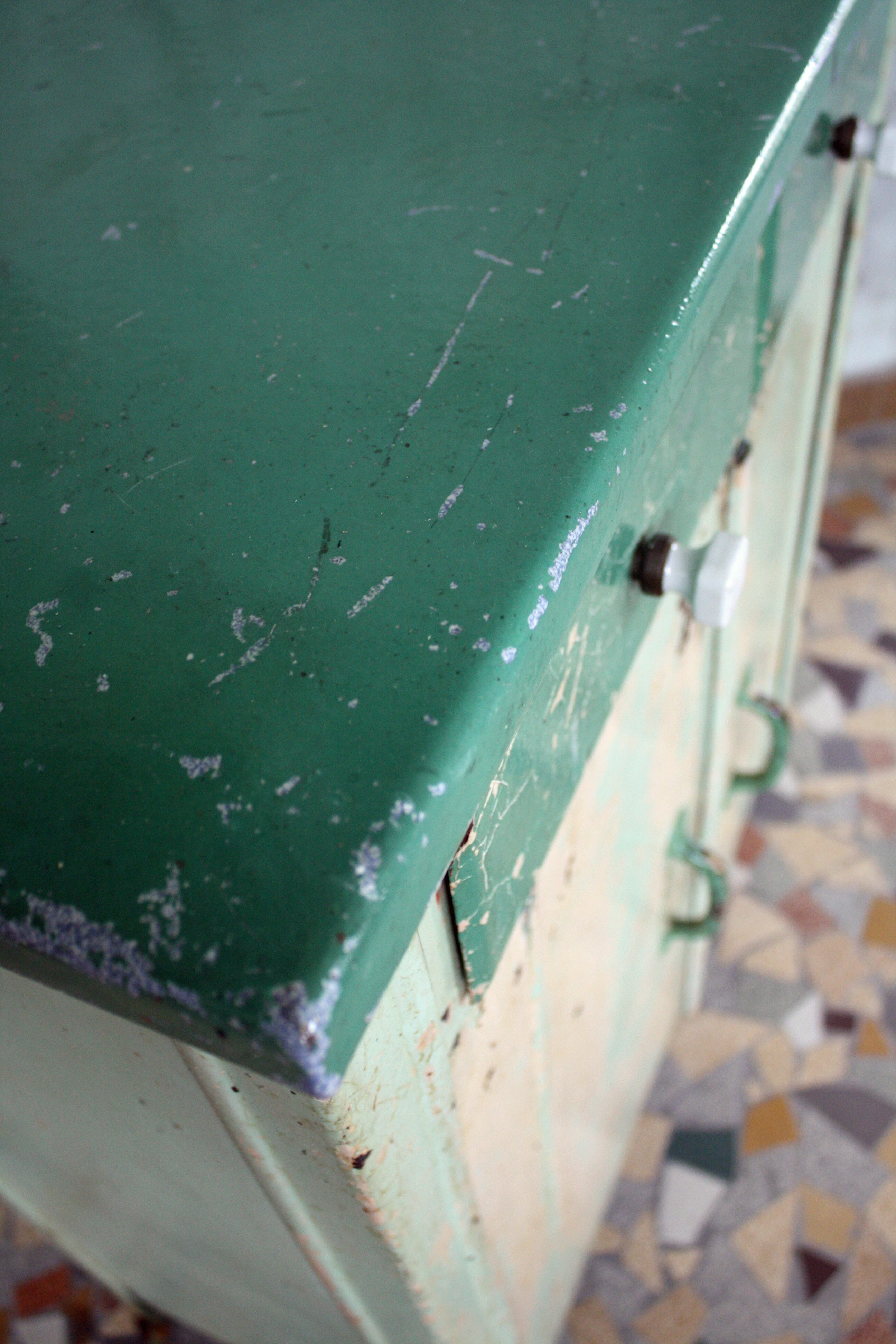 Industrial low metal buffet