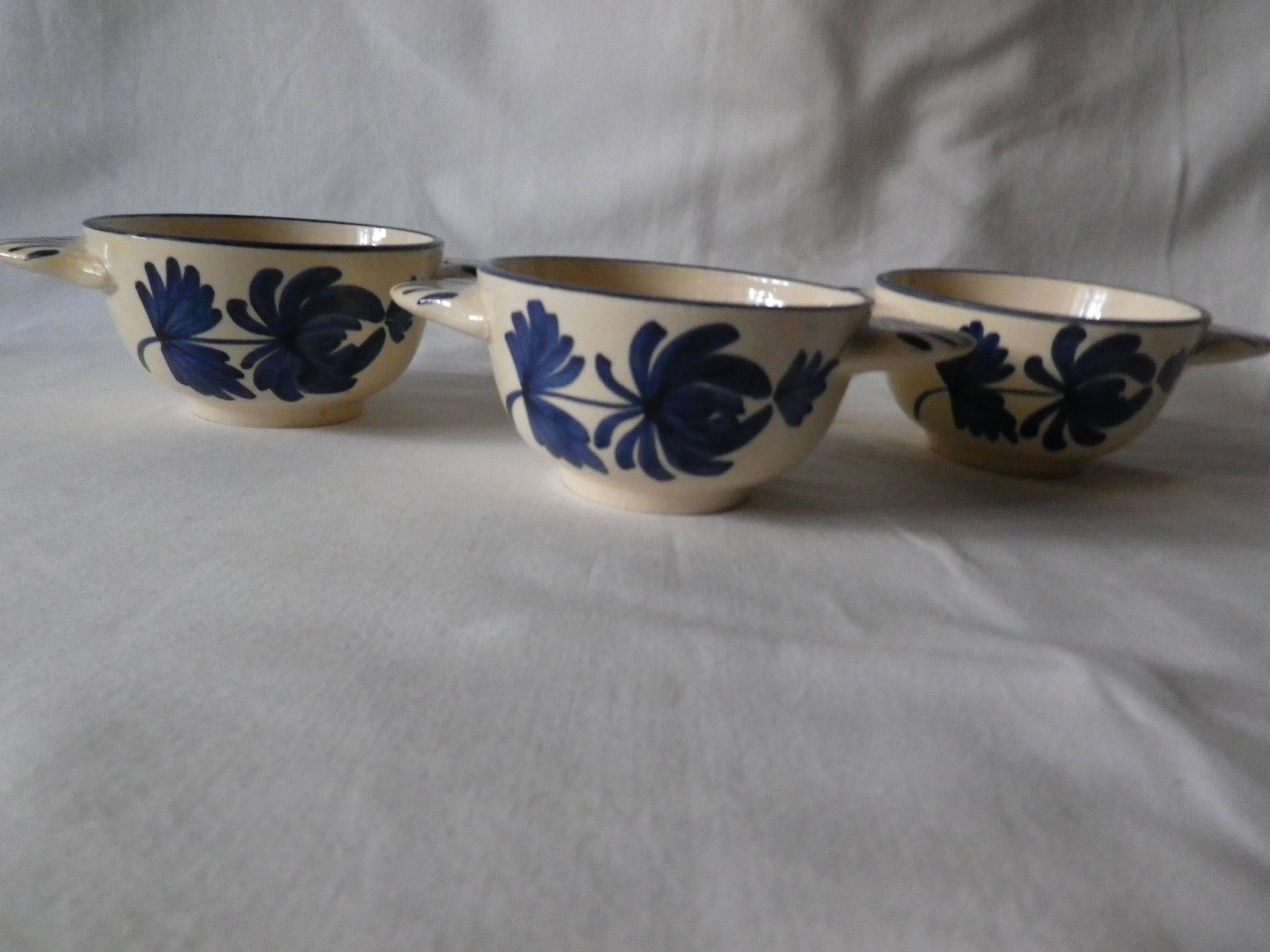set of 3 small eared bowl