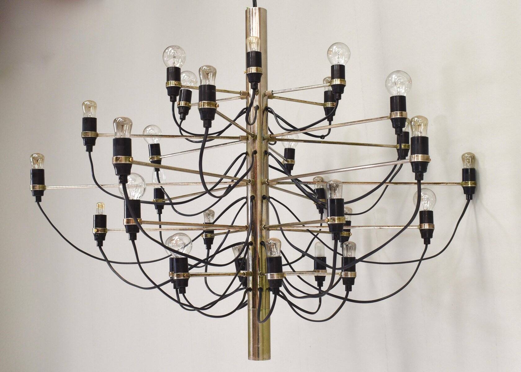 Chandelier en laiton par Gino Sarfatti pour Arteluce, années 1950.