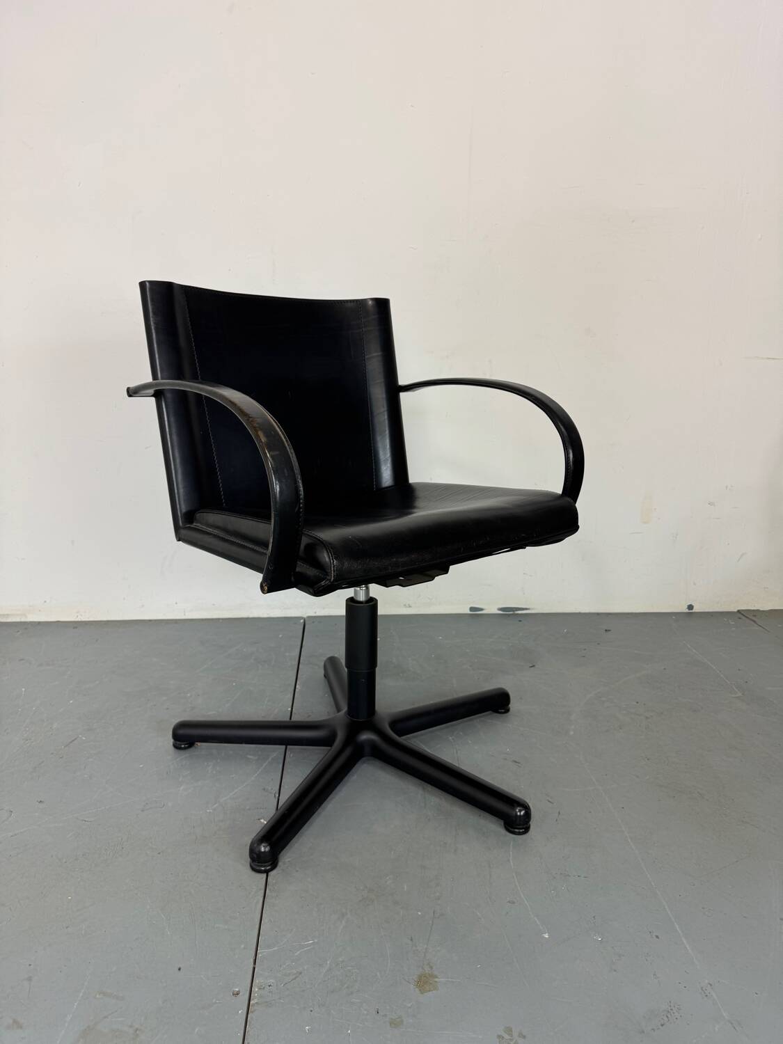 Italian Tito Agnoli for Matteo Grassi modernist Leather and steel desk chai