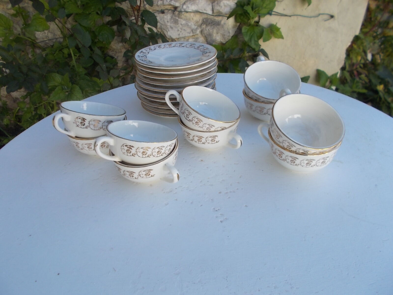 Lot of 10 Sarreguemines cups and saucers.