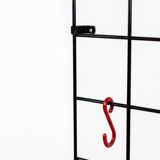 Porte-manteau mural en fil métallique par Karl Fichtel pour Drahtwerke Erlau (Allemagne, années 1950).