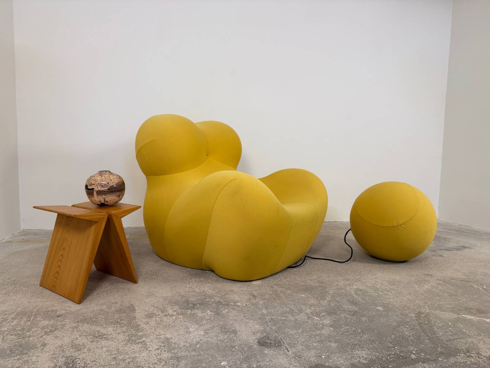 UP5_6 Big Mama Armchair - B&B Italia - Gaetano Pesce - yellow + pouf -