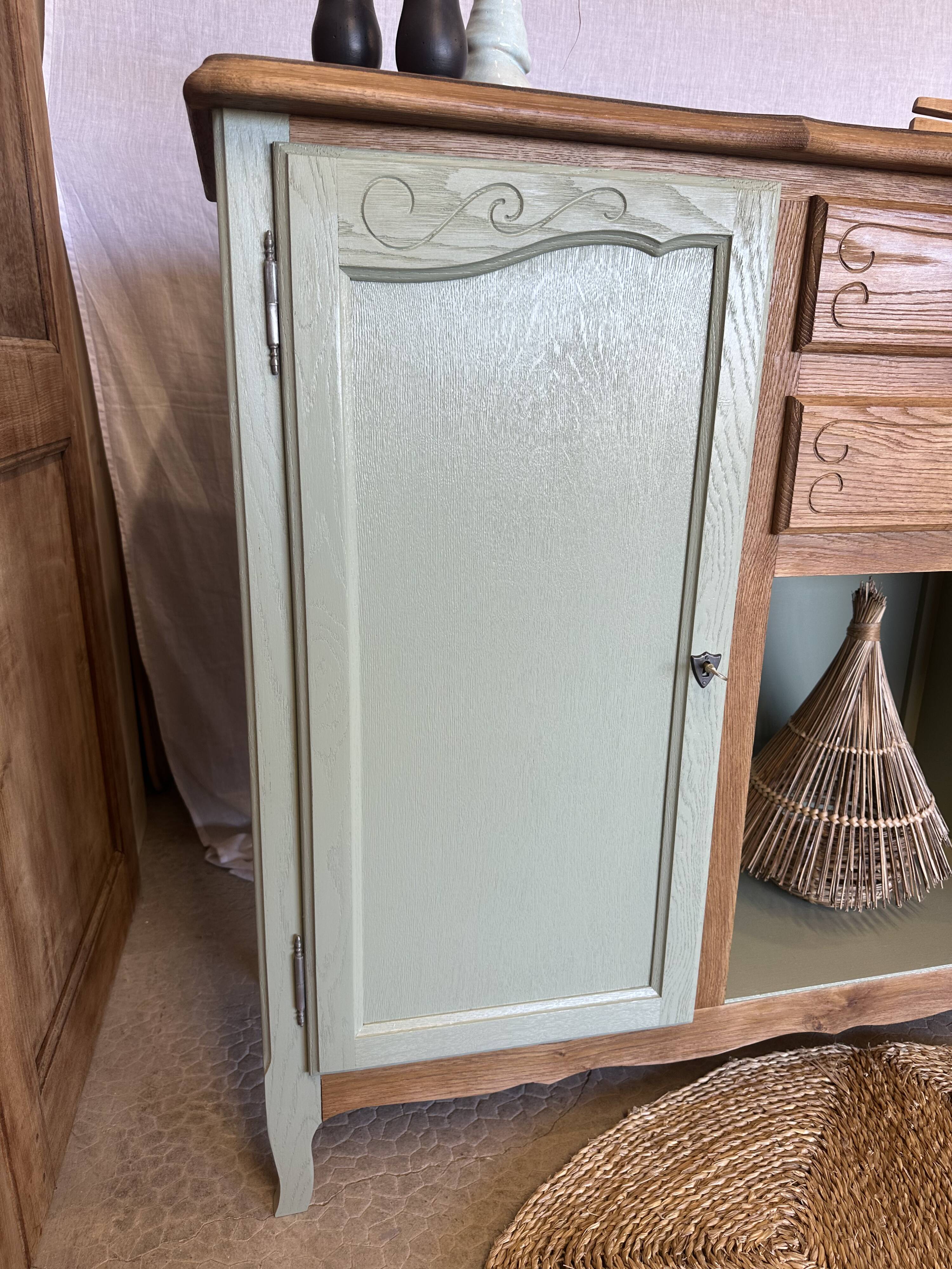 Buffet vintage en bois et vert sauge