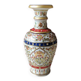 Hindu marble vase with floral decoration and gold leaf, in a box. Height 20 cm.