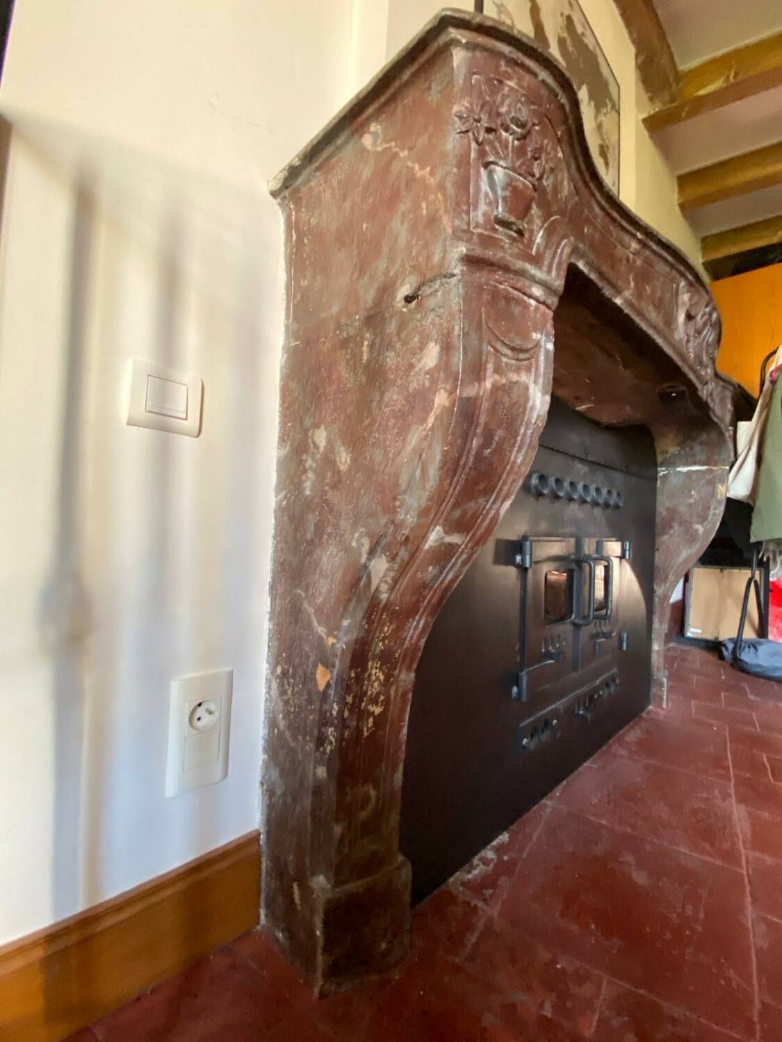 Louis XV fireplace in Burgundy stone with Danish stove