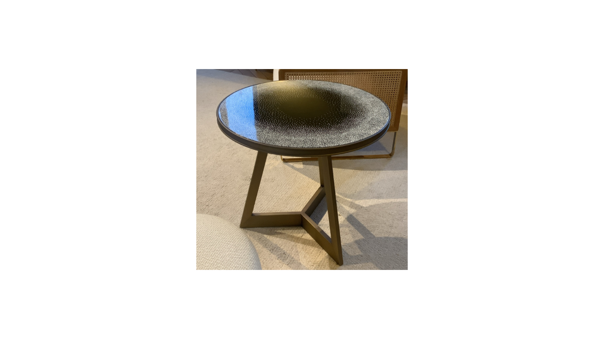 Treviso table in brass and red edition lacquer top