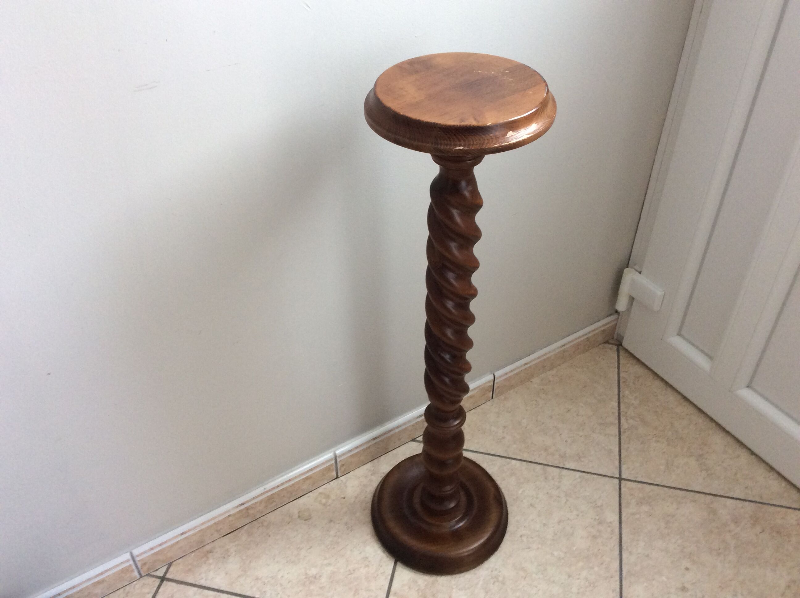 Sellette solid wooden column