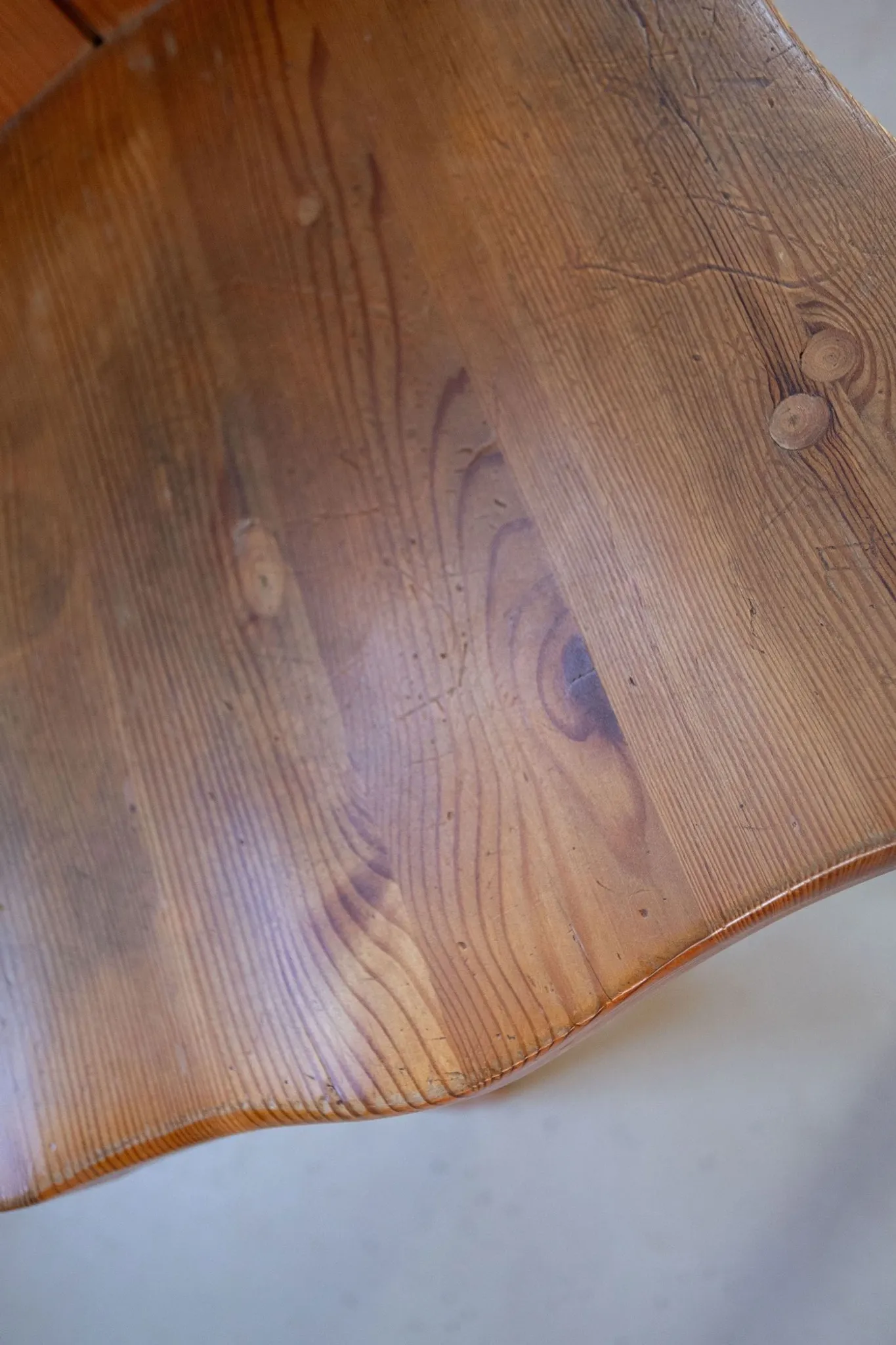 Set of four sculptural pine dining chairs – 1970s