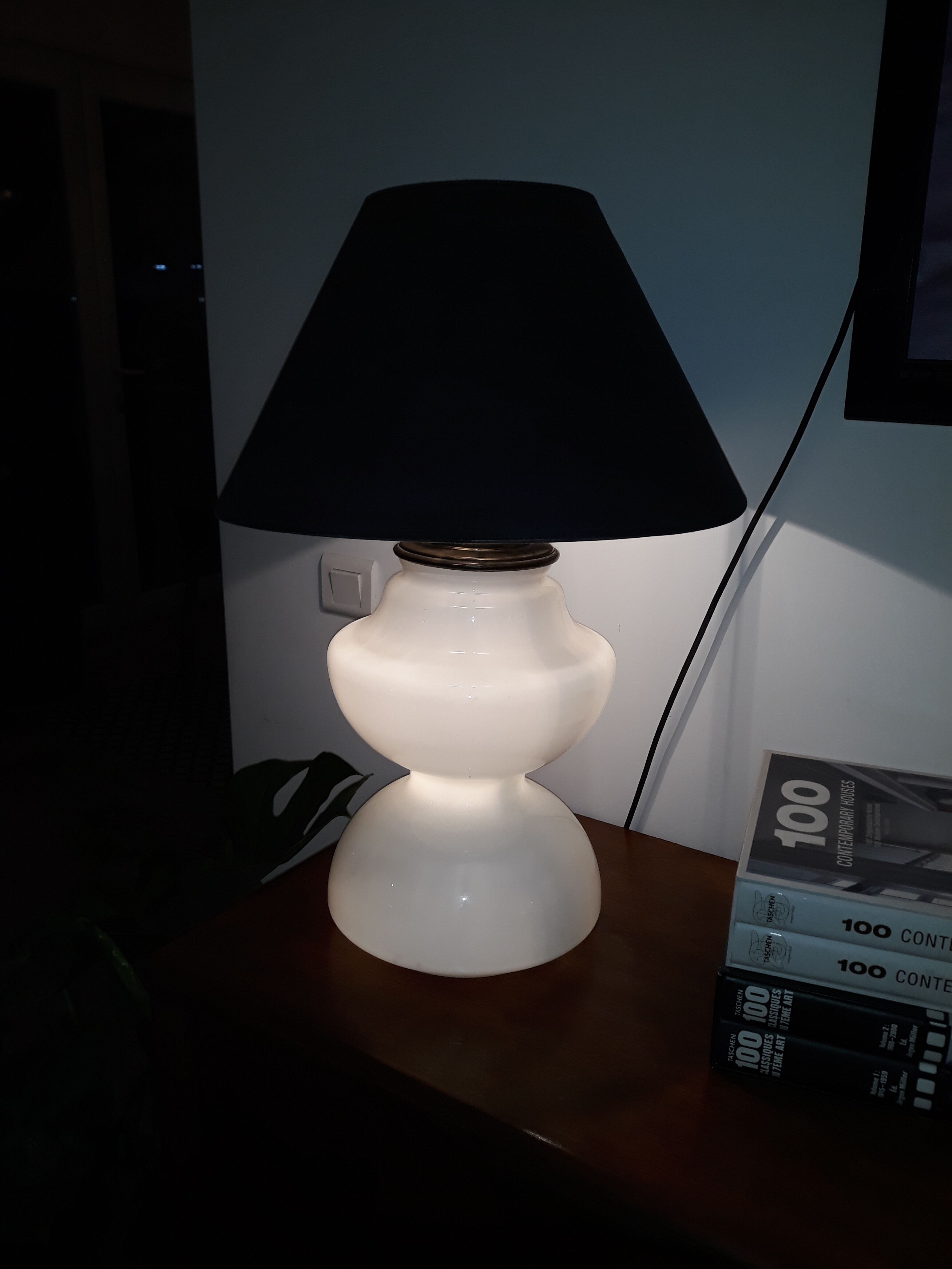 Lamp in white opaline Italian 60-70 years