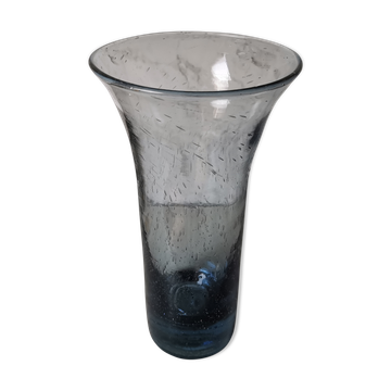 Vase in blown and bubbled glass