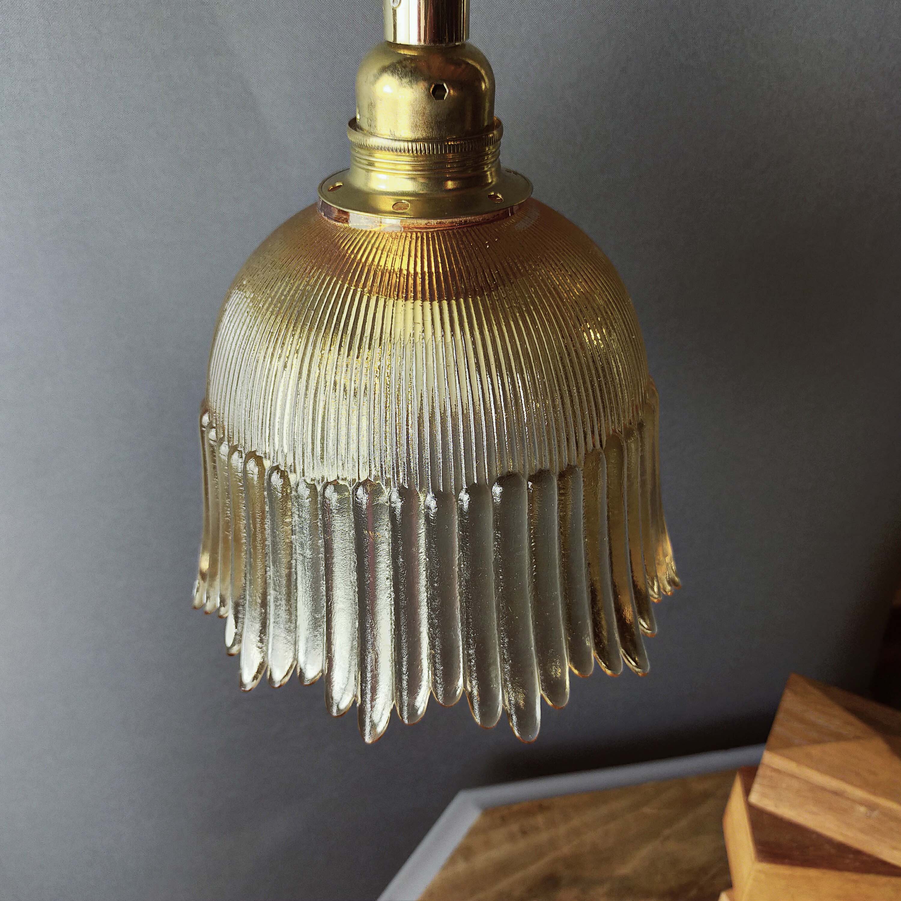 Gold glass suspension