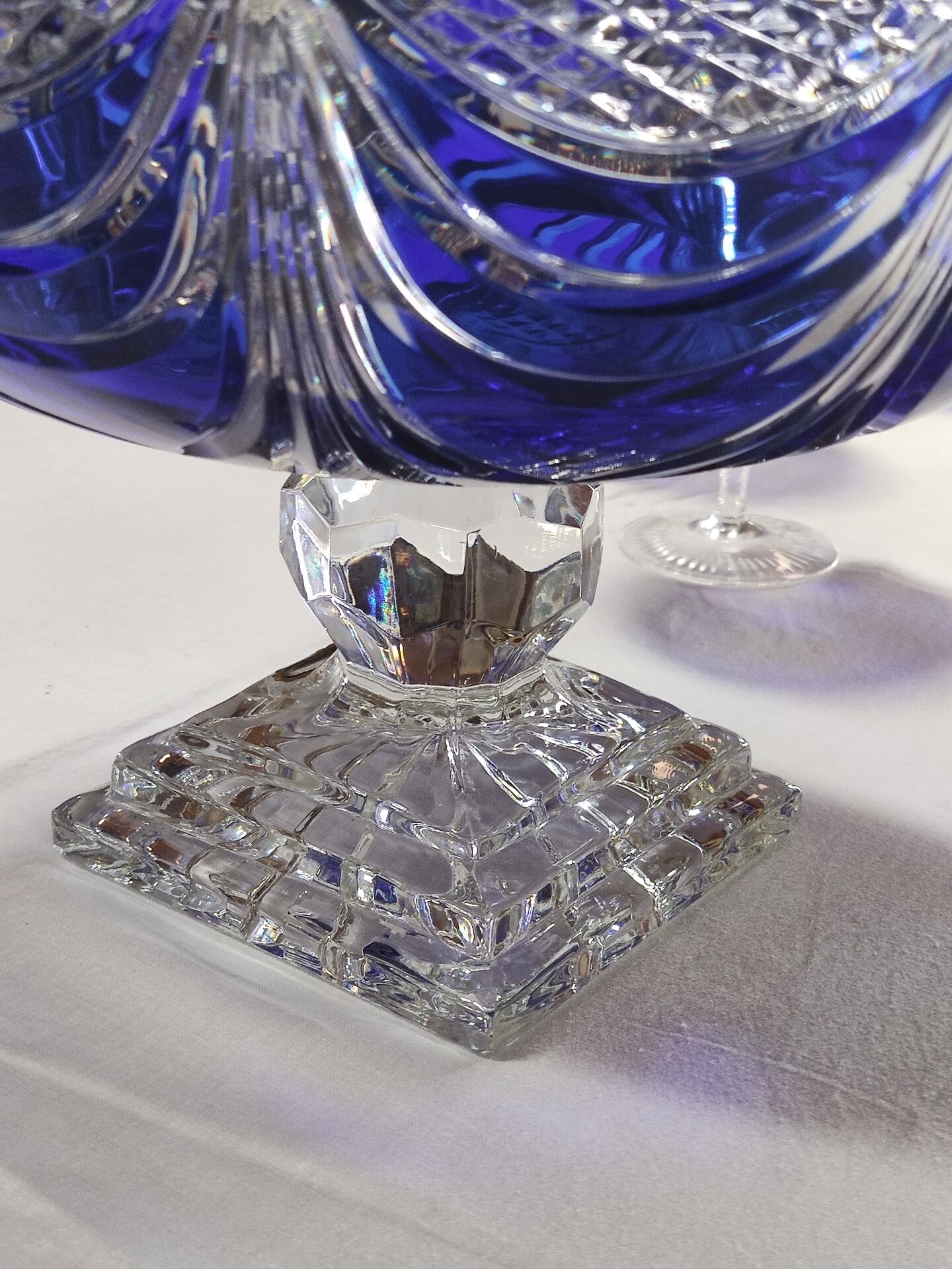 Large champagne cooler in cut crystal