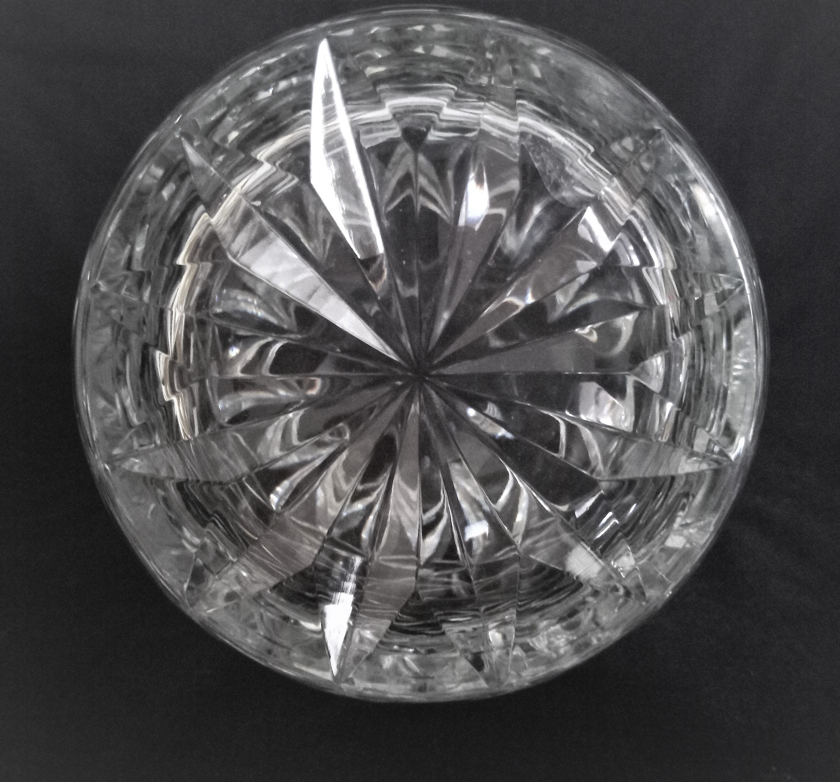 Carafe à eau en cristal taillé de Saint Louis, signée